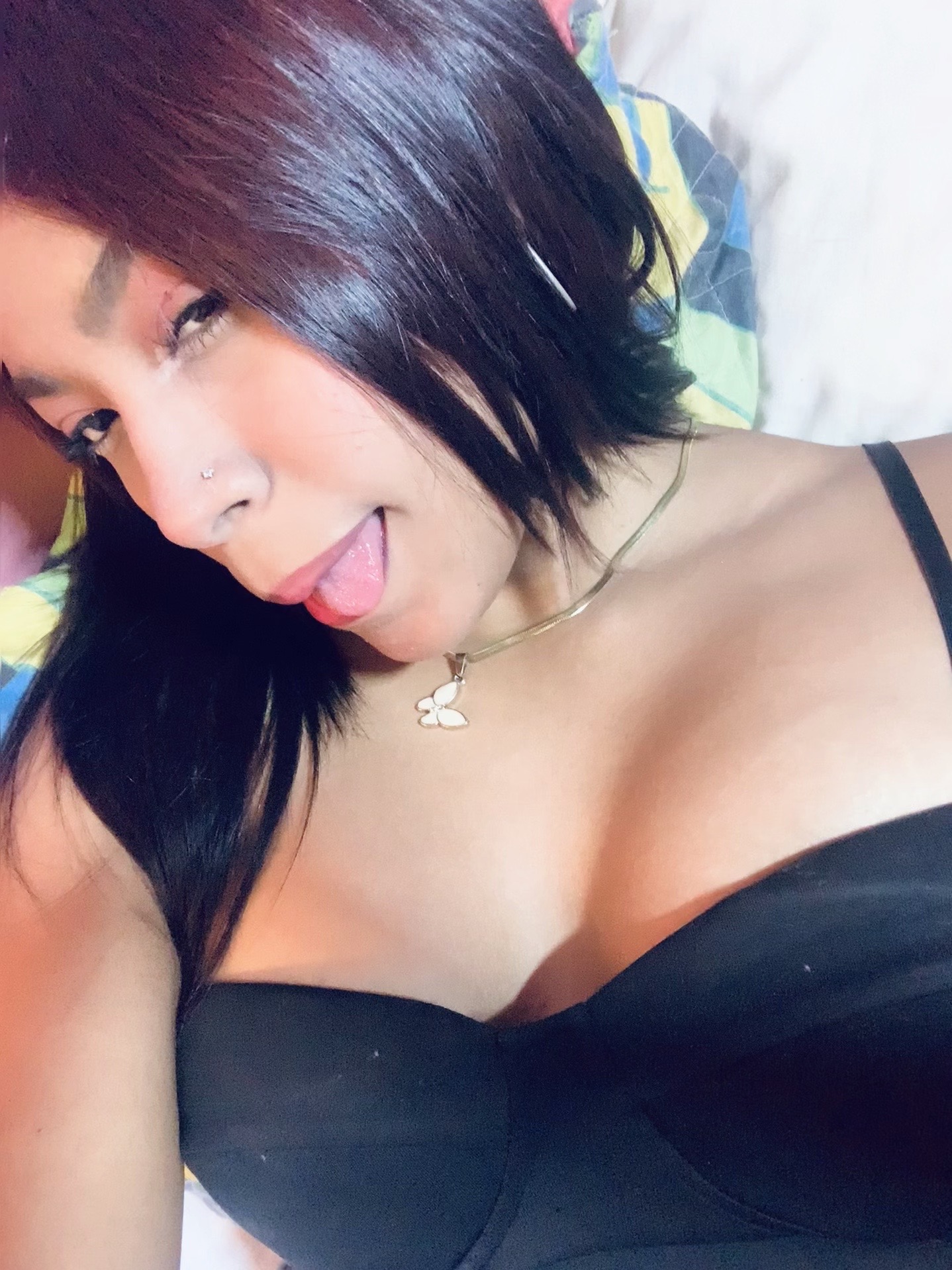 @Victoria👅