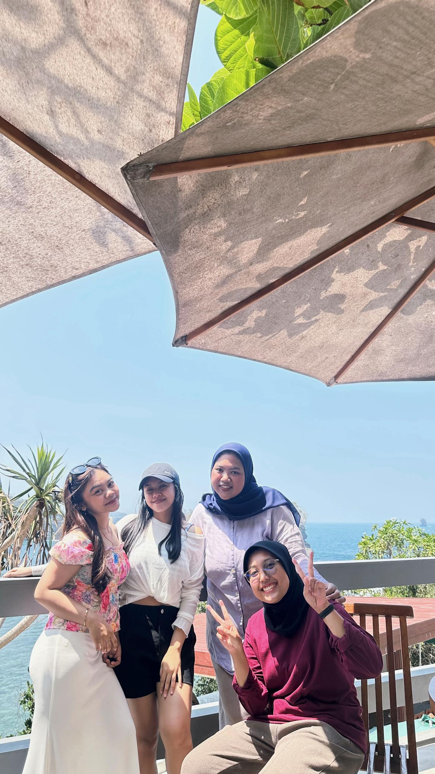 @nabila•