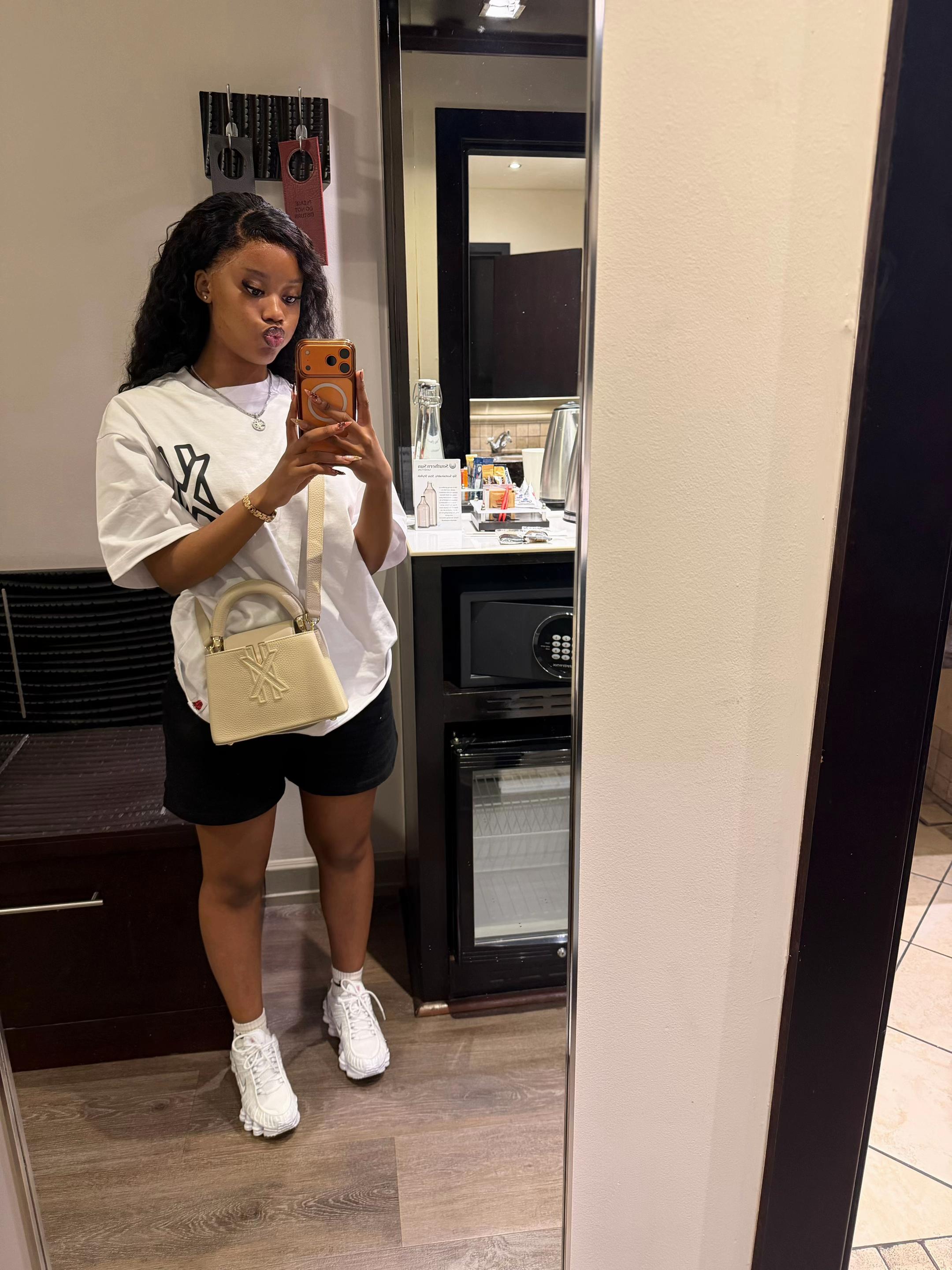 @h.hlonnie