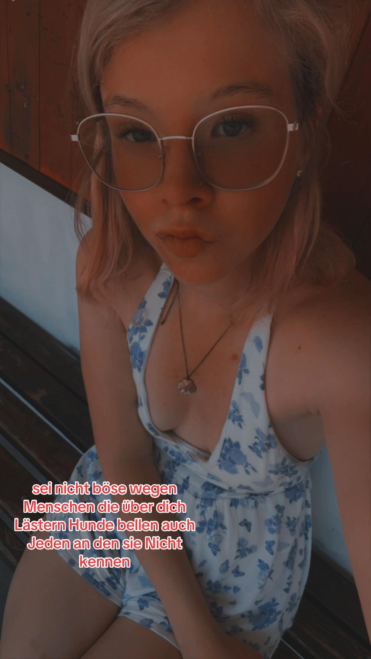 @Laura 🖤 🧸