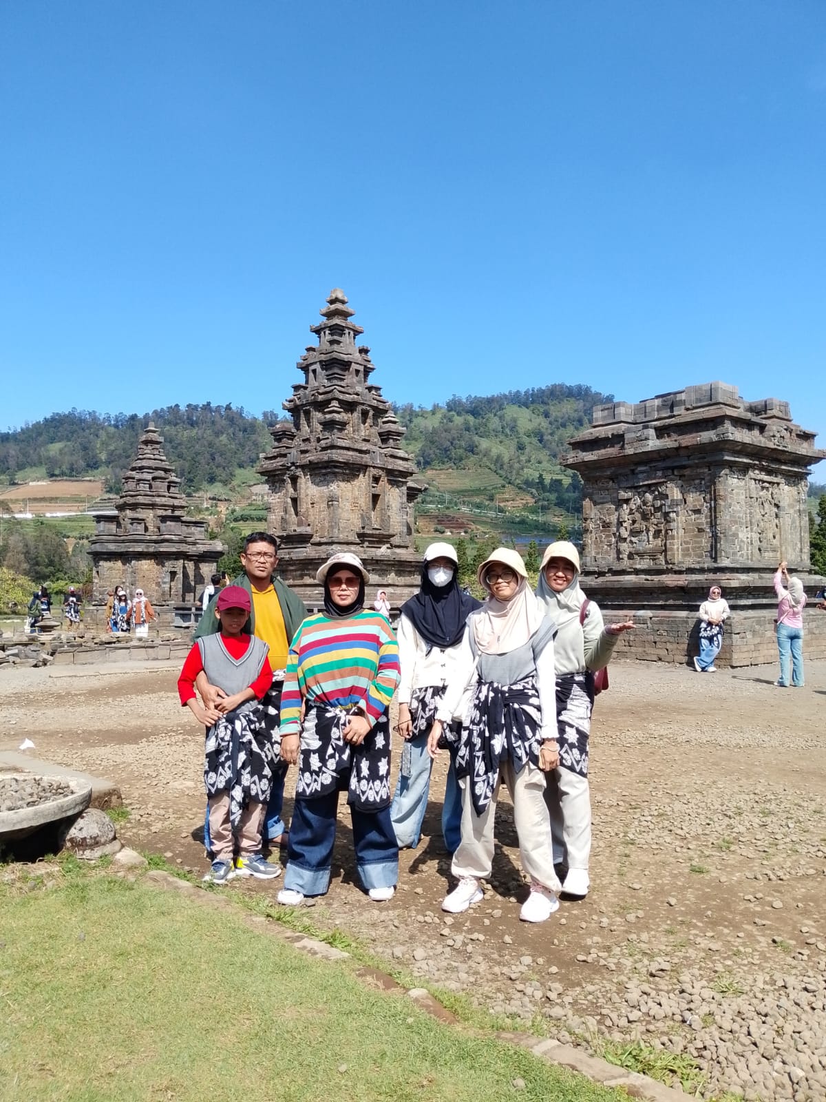 @nadhira tour travel jogja