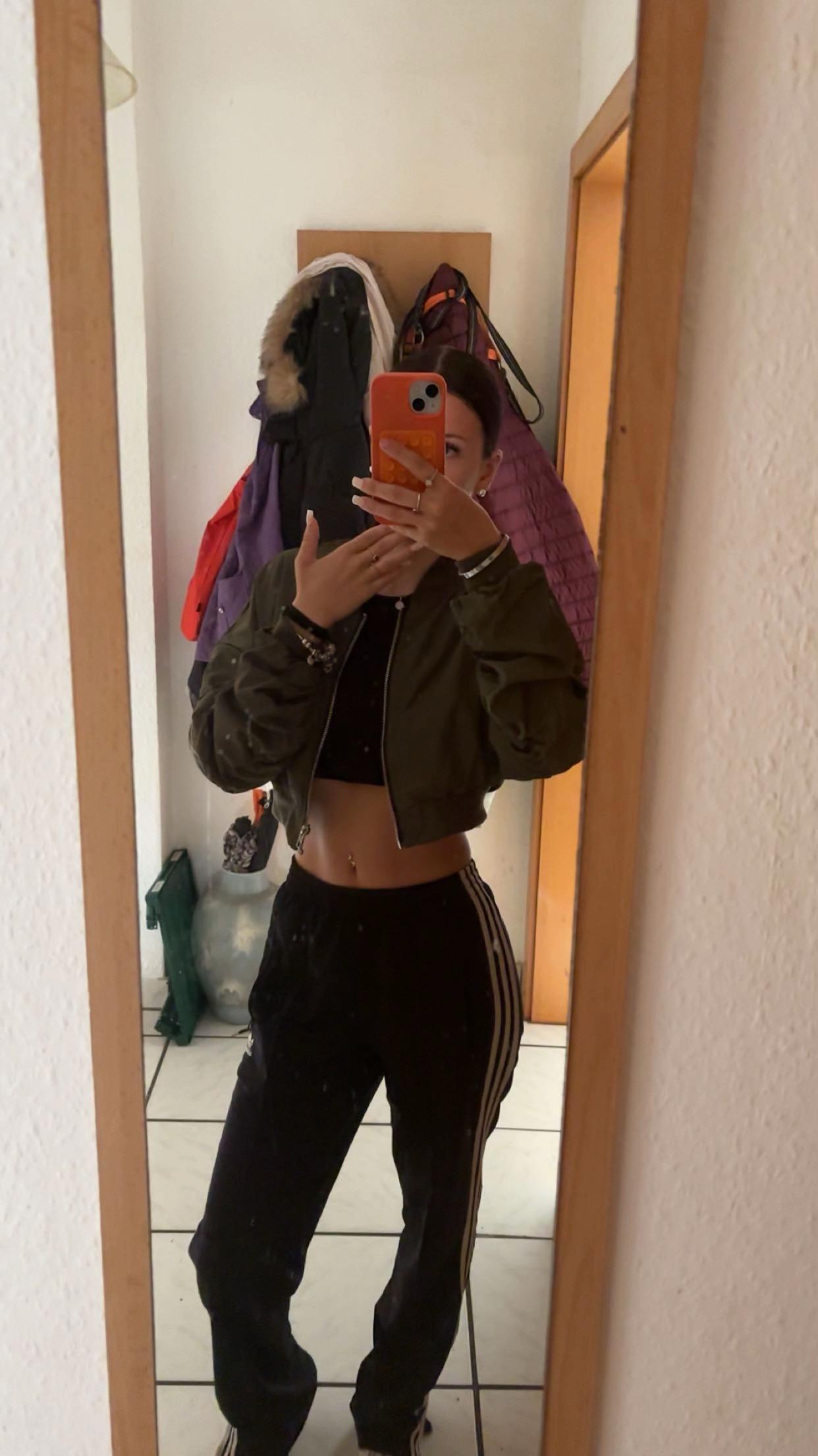 @℣