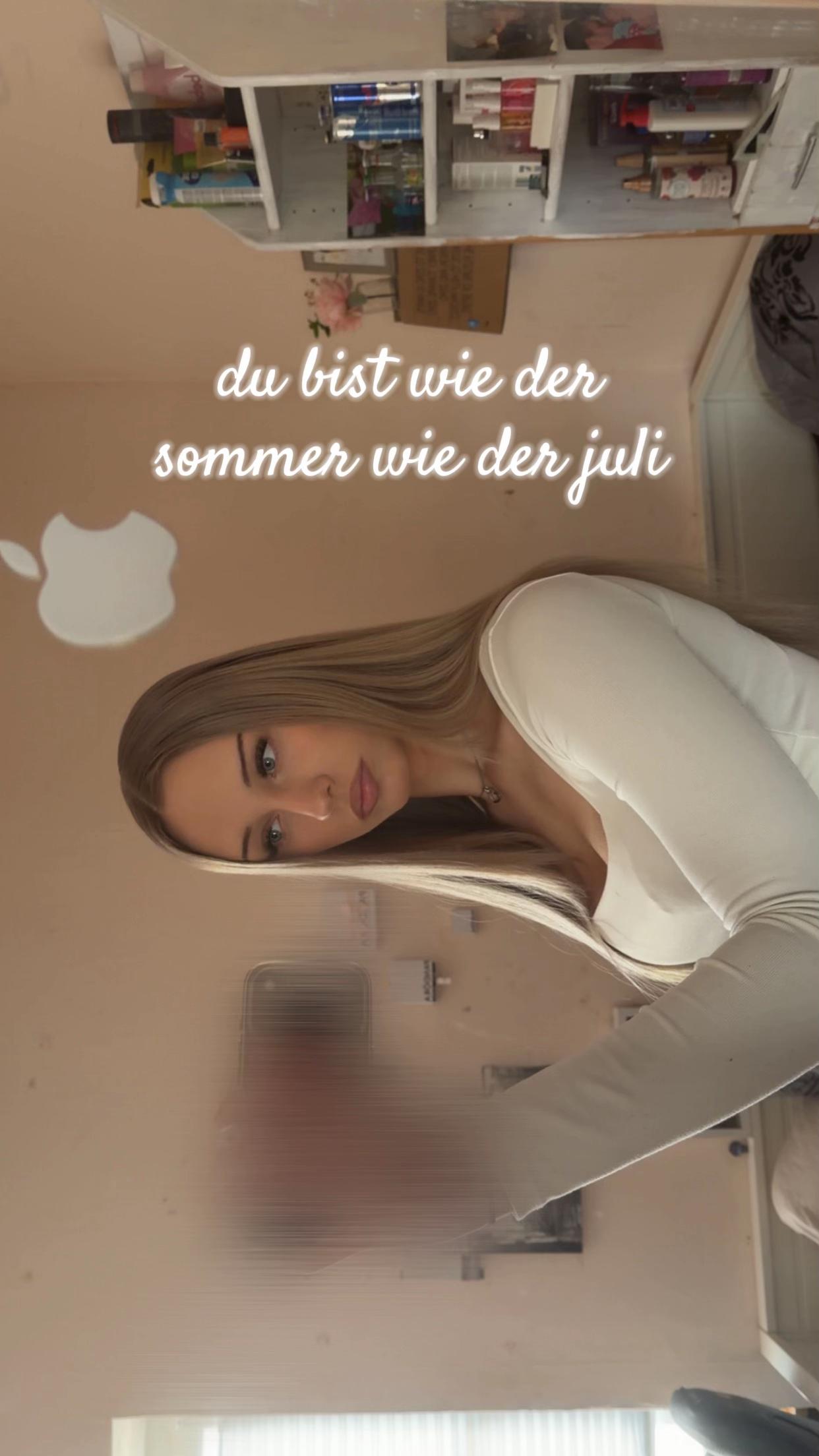 @𝐄