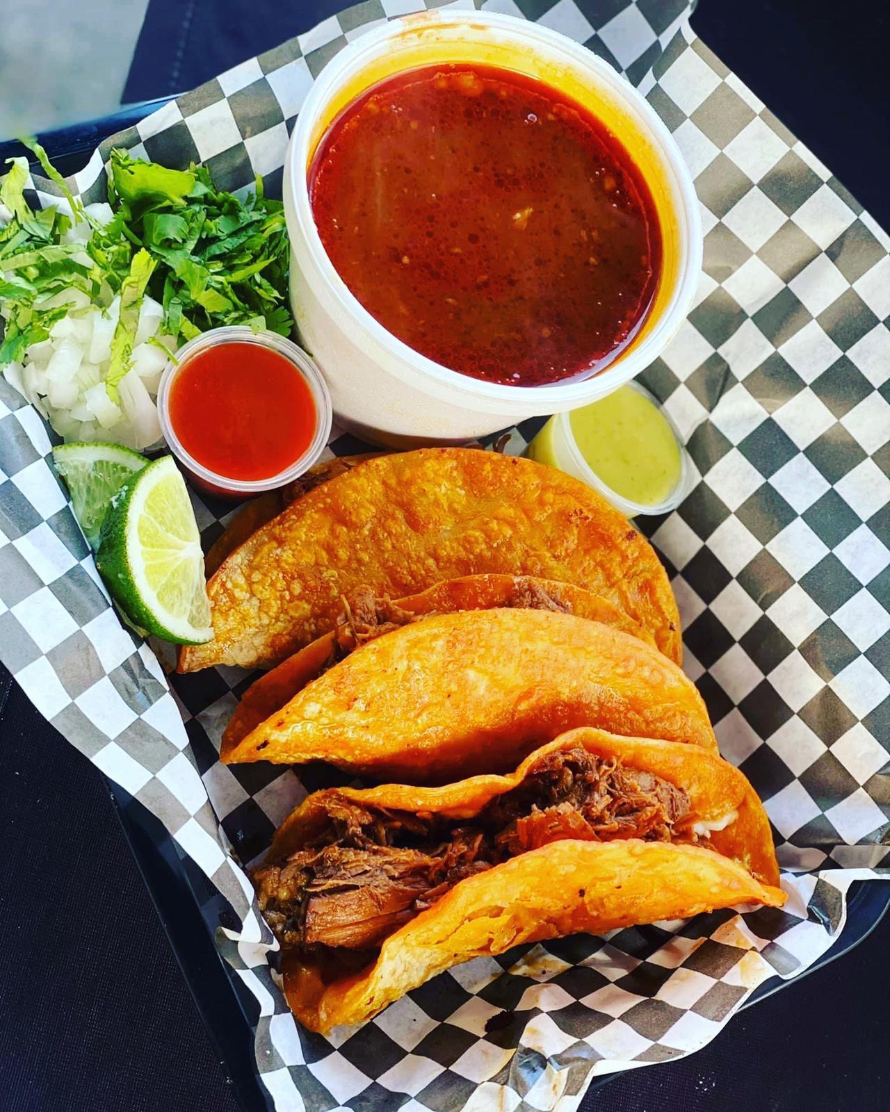 @Yummy snacks y micheladas
