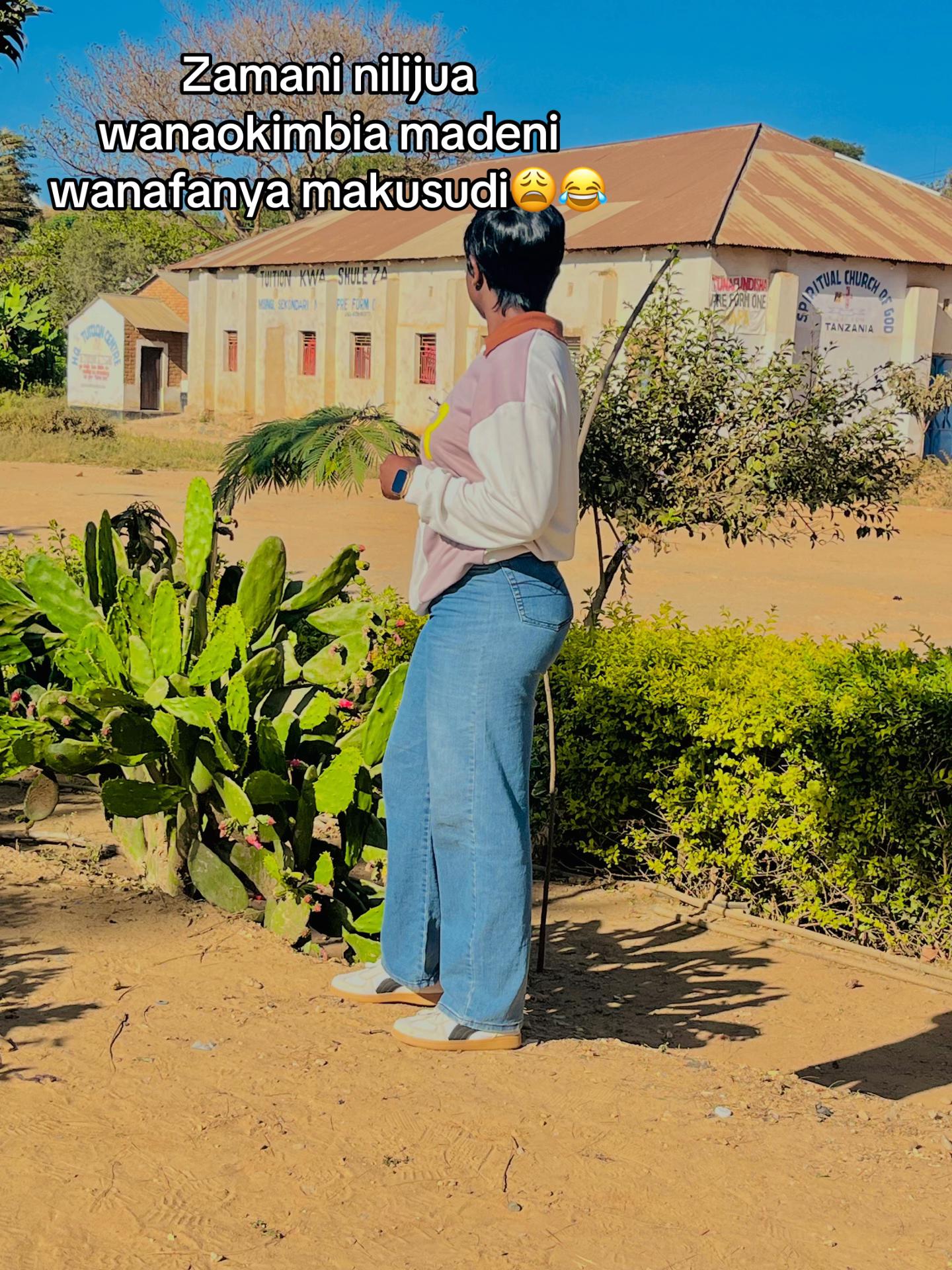 @𝓕𝓮𝔂🌸
