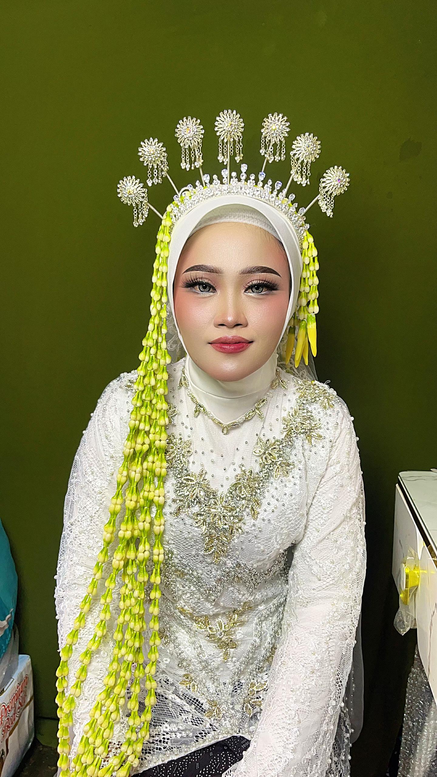 @Anya makeup