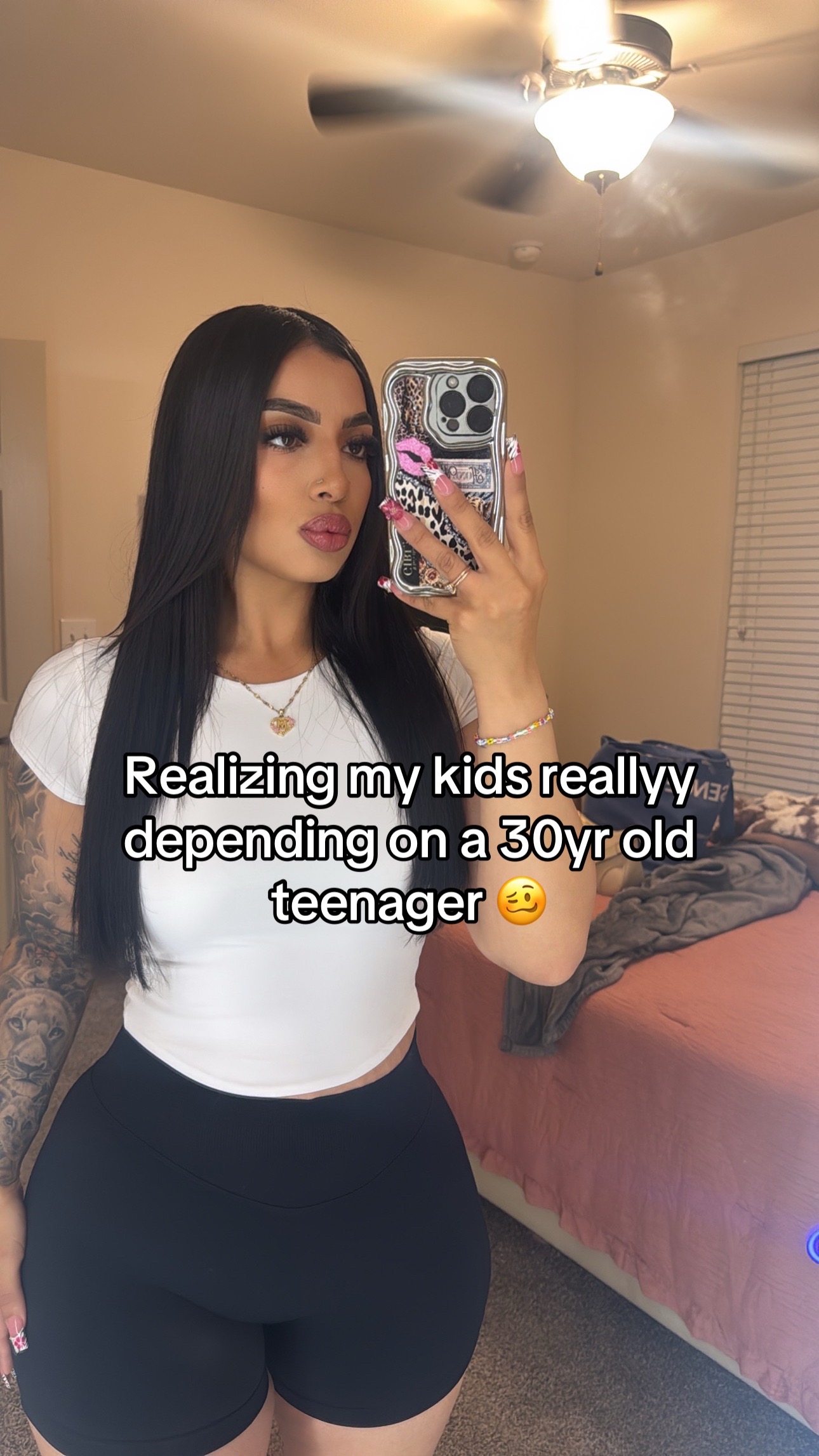 @Monicaa