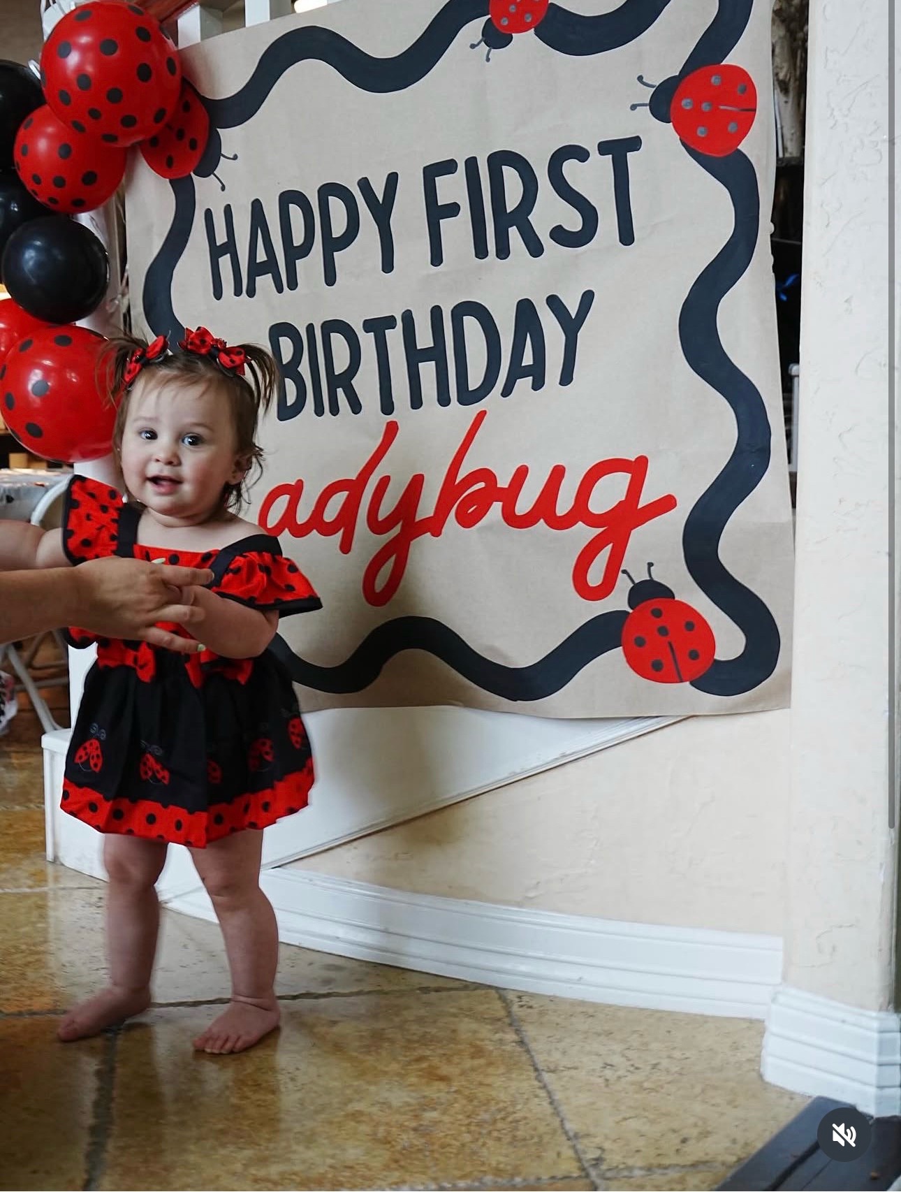 @Lindsey | Banner Artist & Mom