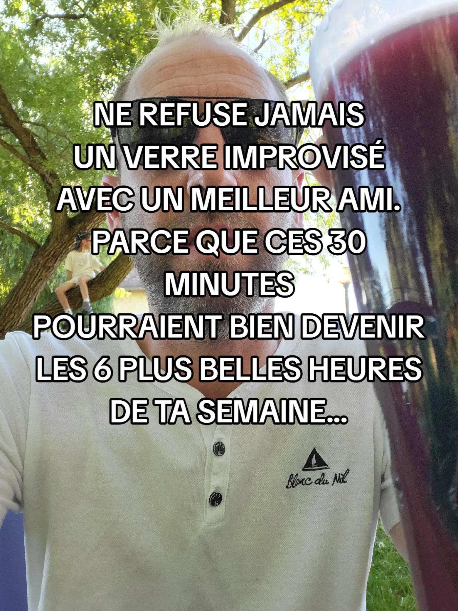 @un homme debout