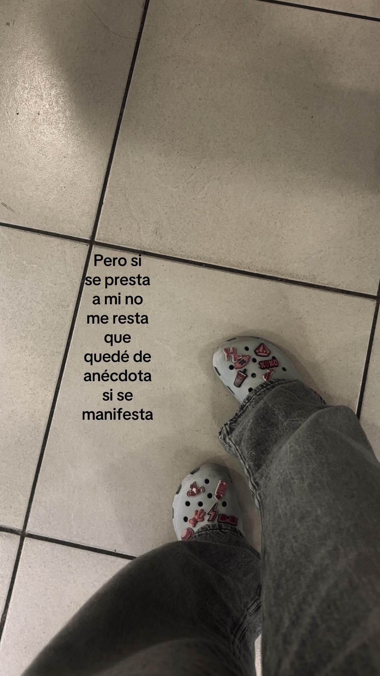@✌🏻🙂&zwj;&harr;️
