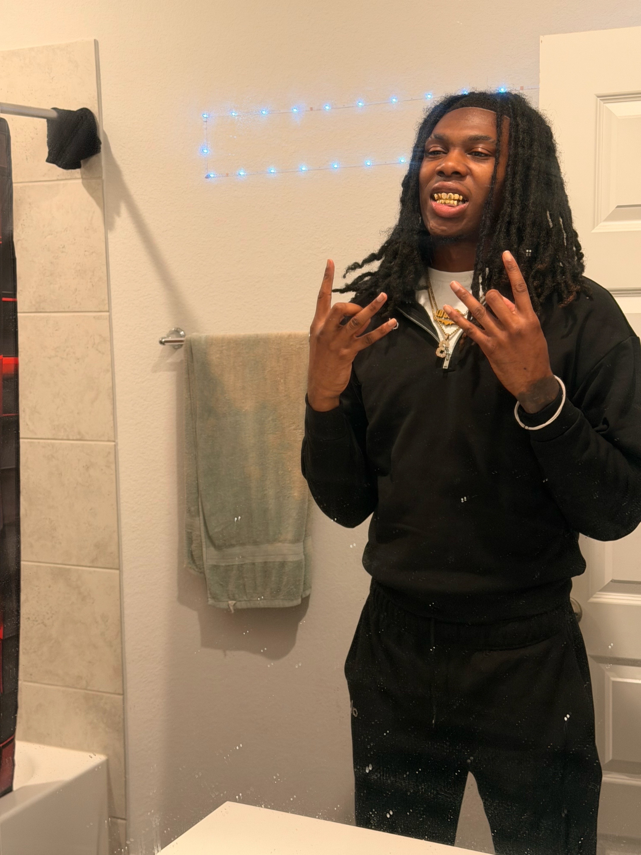 @Kay🖤💰