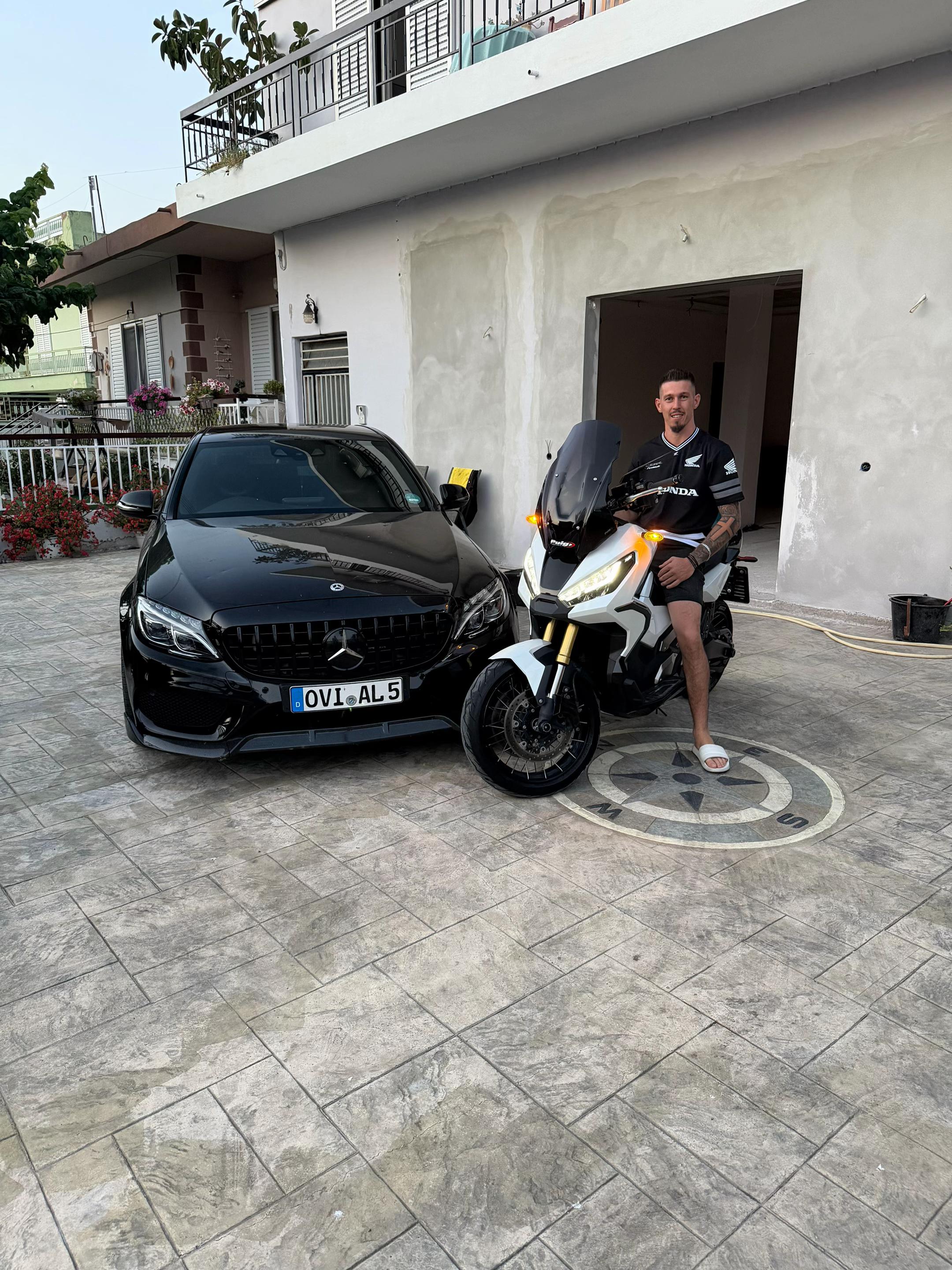 @BenzøBoy🦍