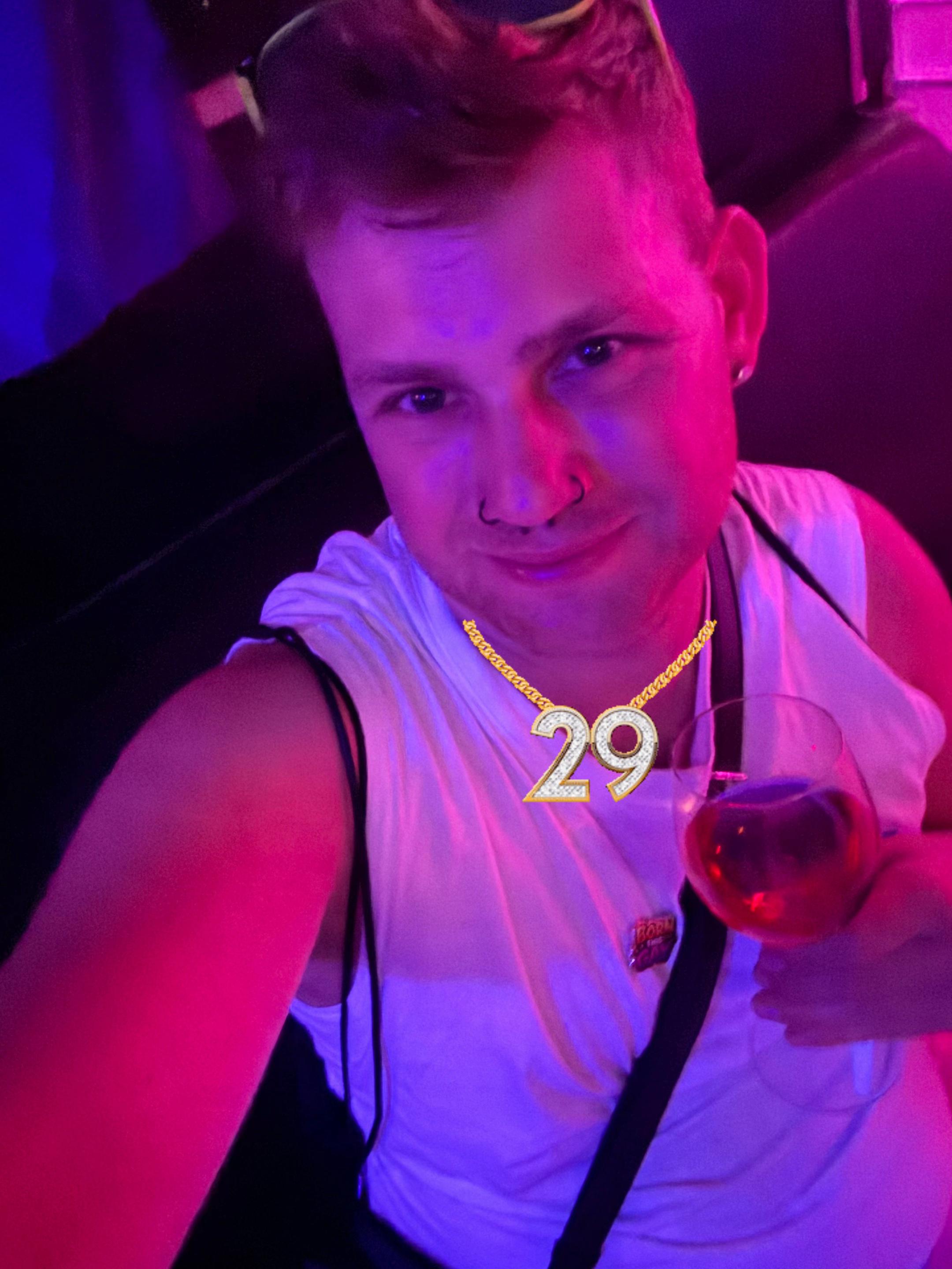 @Mr.Aperoli🍊🧡🏳️🌈