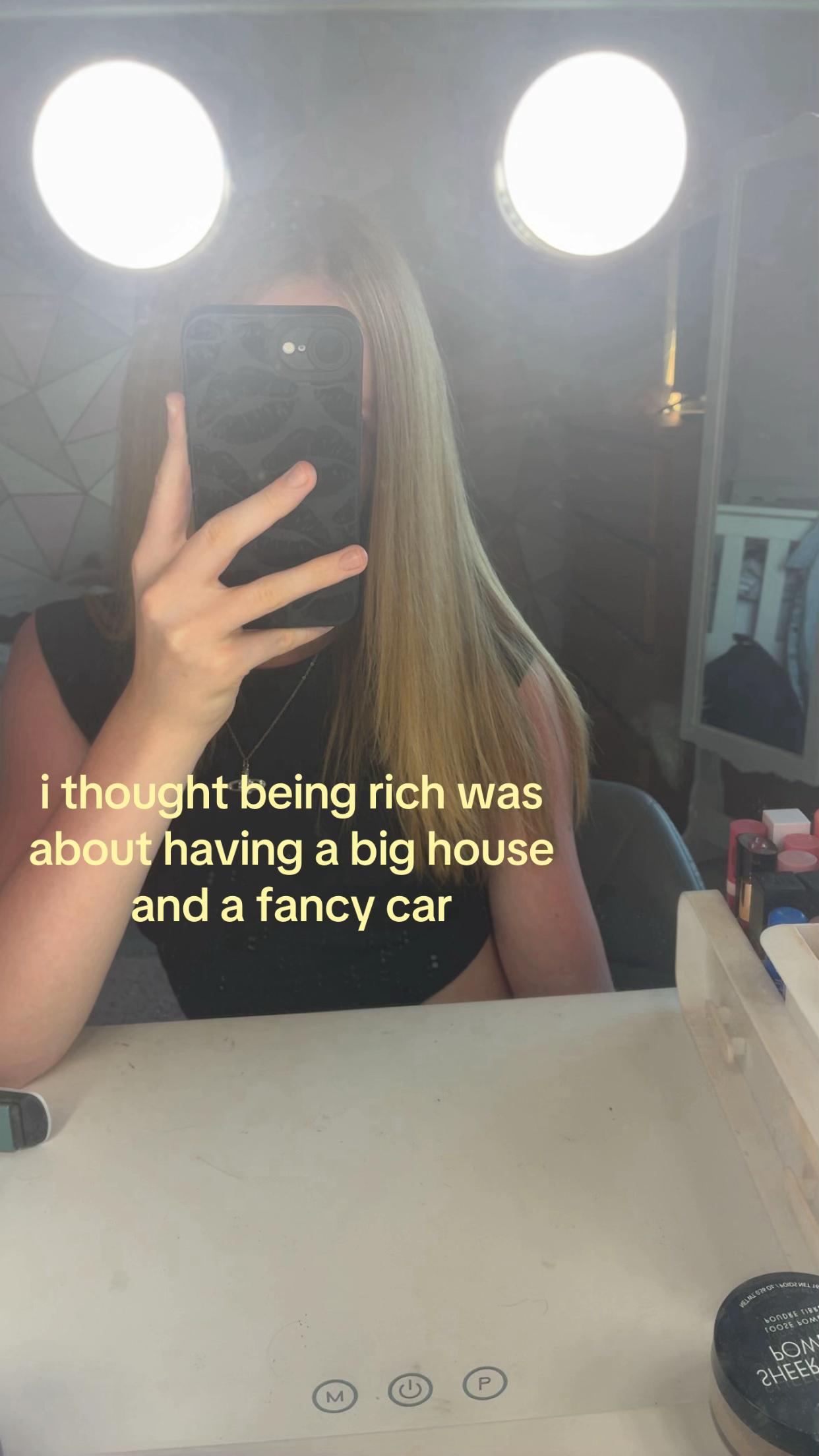 @𝓁𝒾𝓋𝓋𝓎🤍.