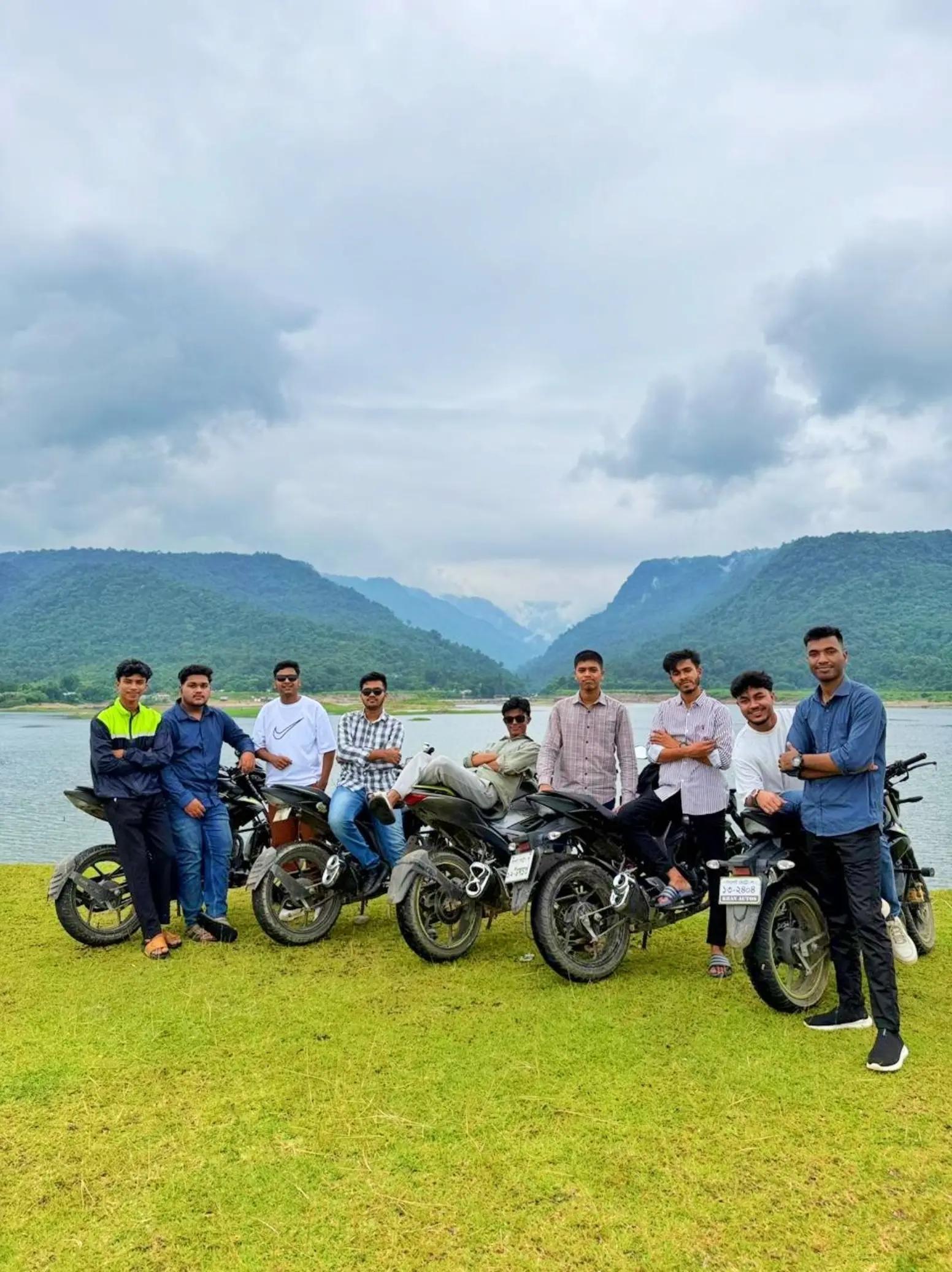 @𝑴𝒓.𝑺𝒐𝒖𝒓𝒂𝒗🇧🇩