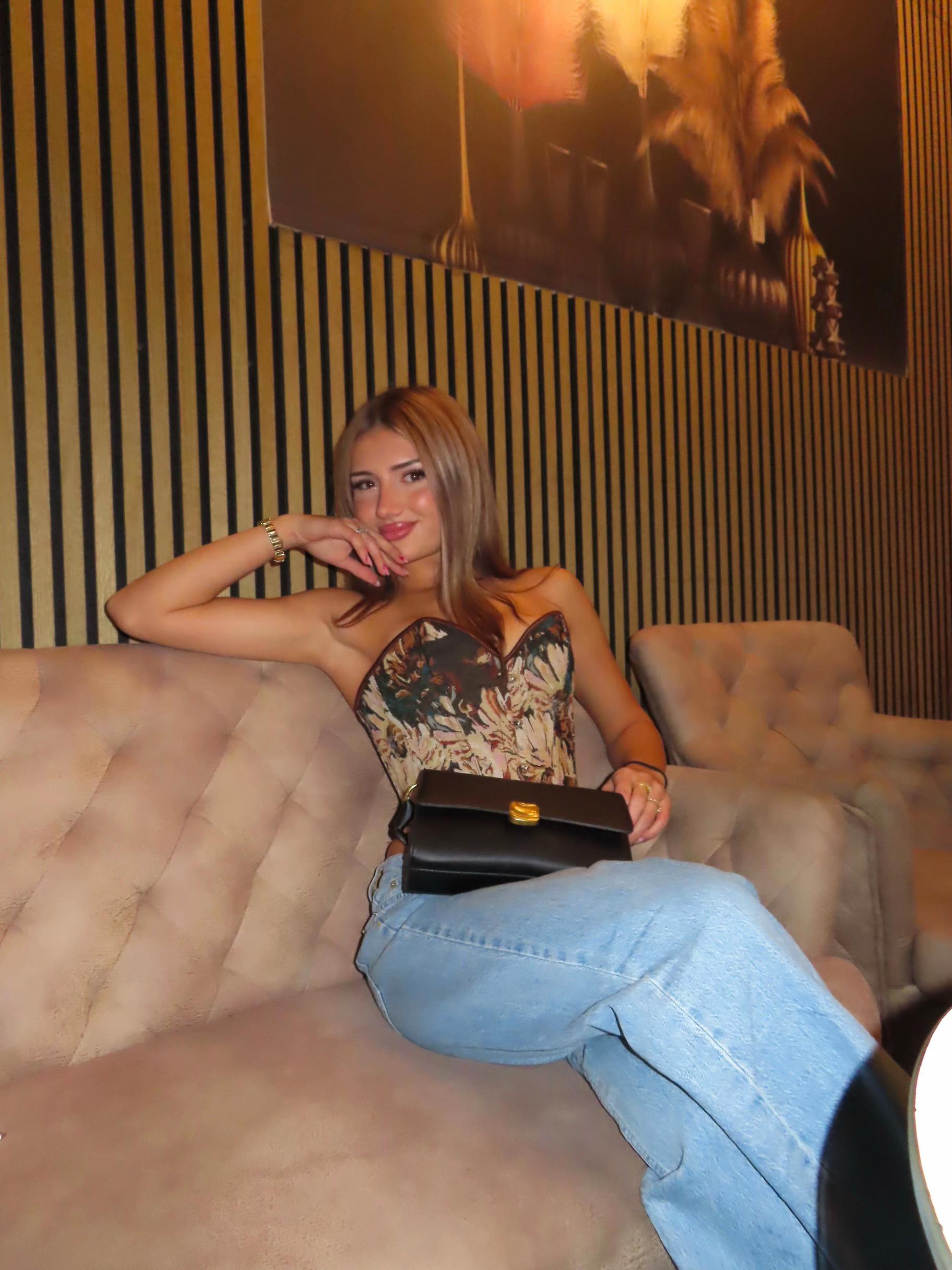@Anesa