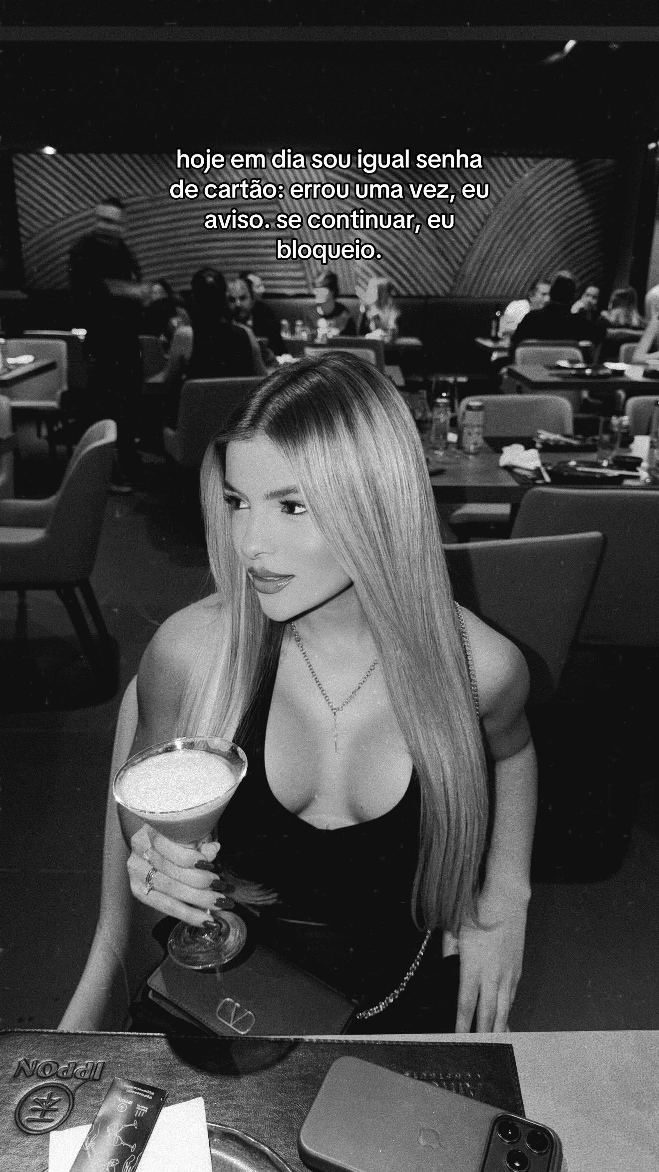 @annaluizaaa