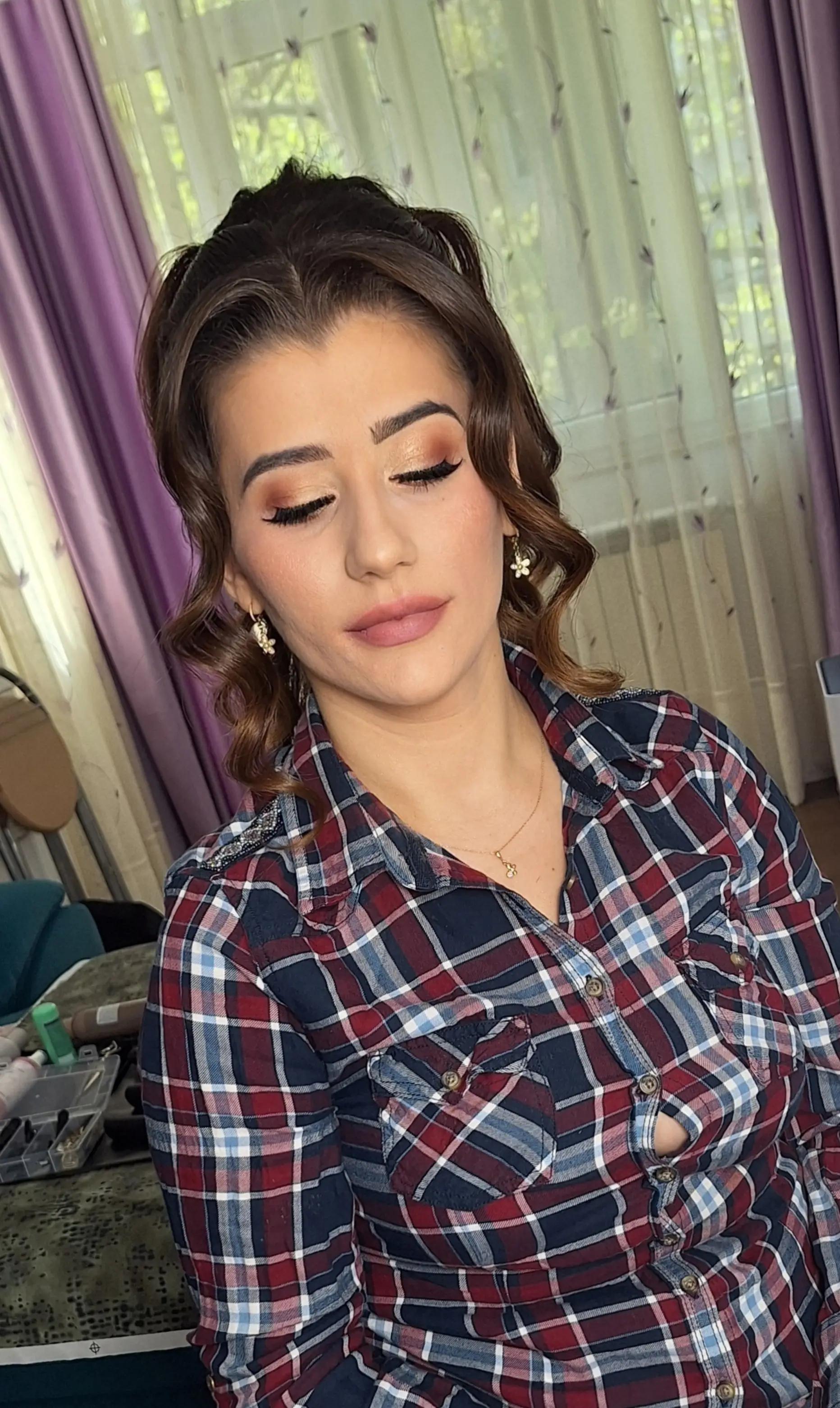 @Make up Elena
