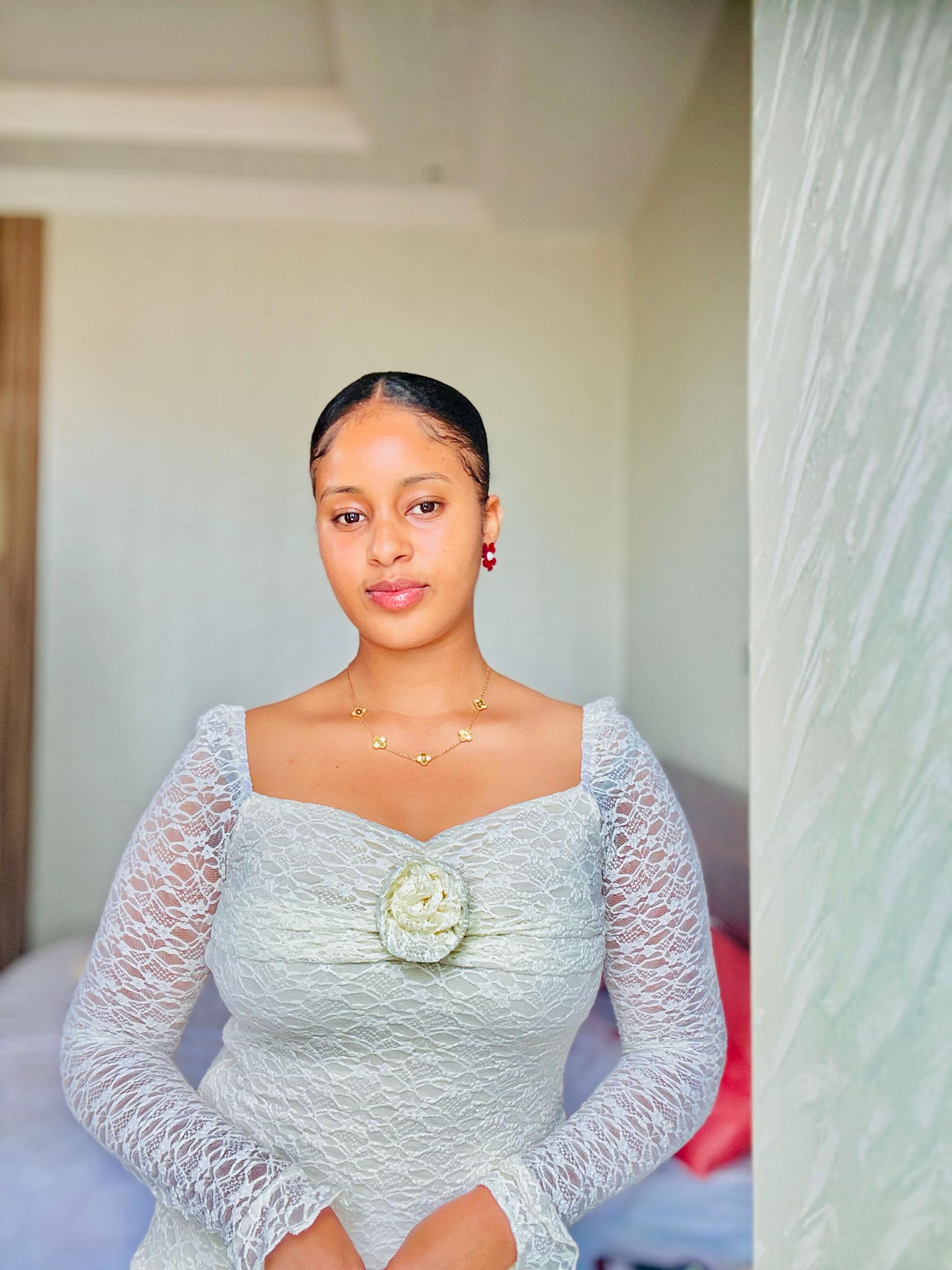 @Bella (እ-ኑ)