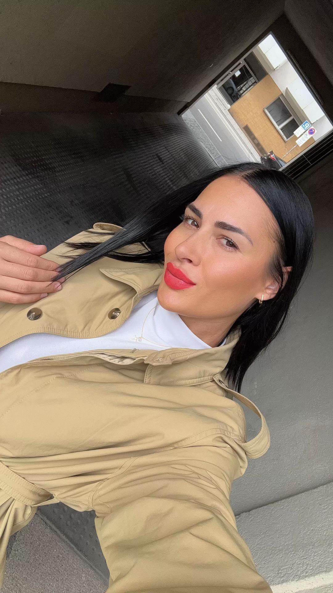 @Ana Grozdanović