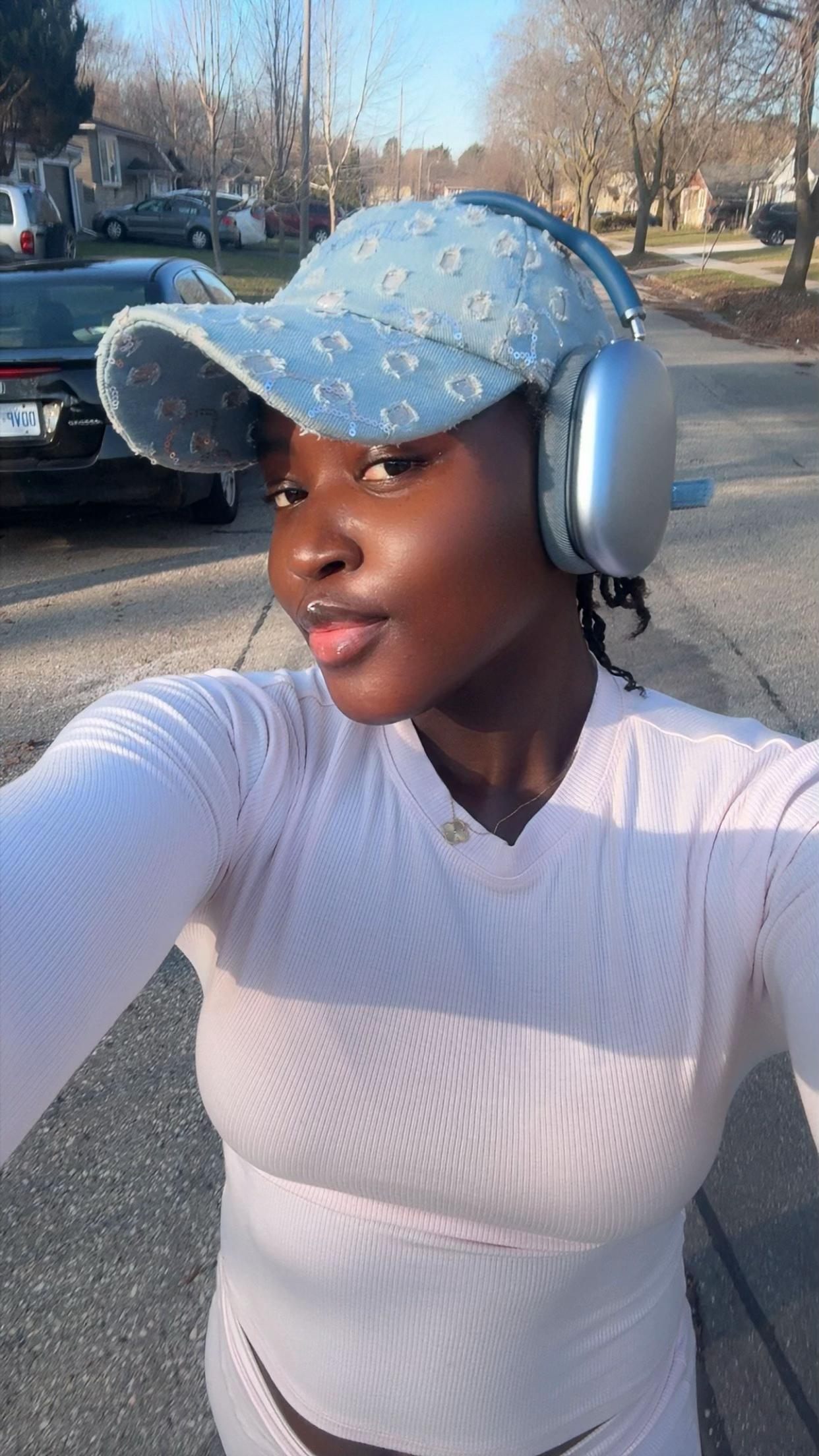 @Tosinmoe