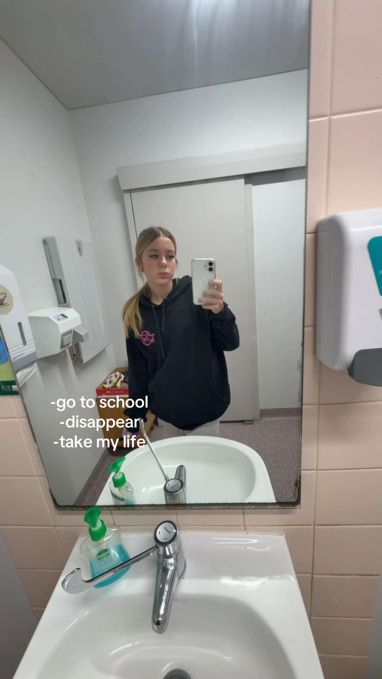 @𝒔𝒄𝒂𝒓𝒍𝒆𝒕𝒕