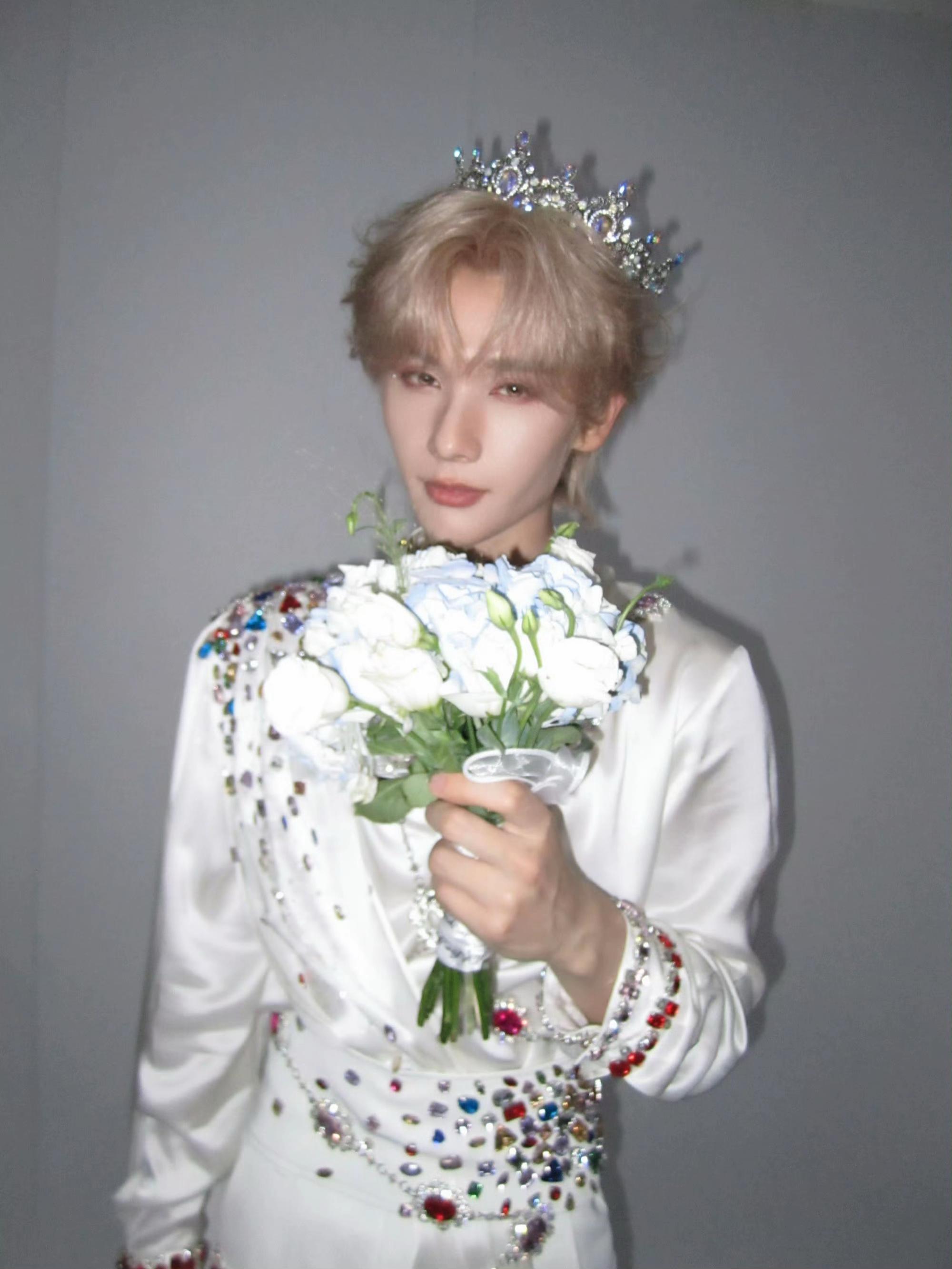 @V:⤾·˚
