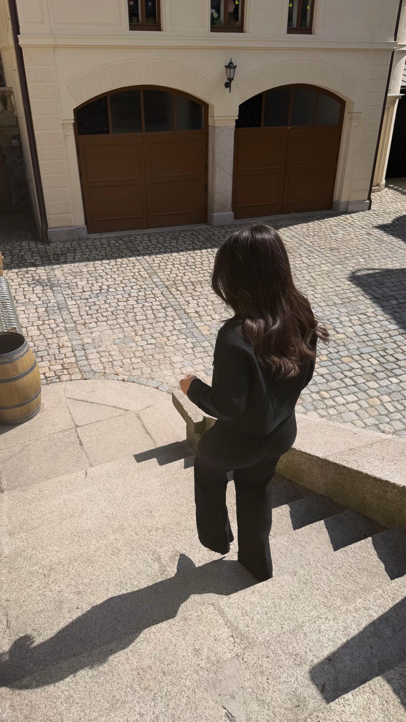 @ᵛ