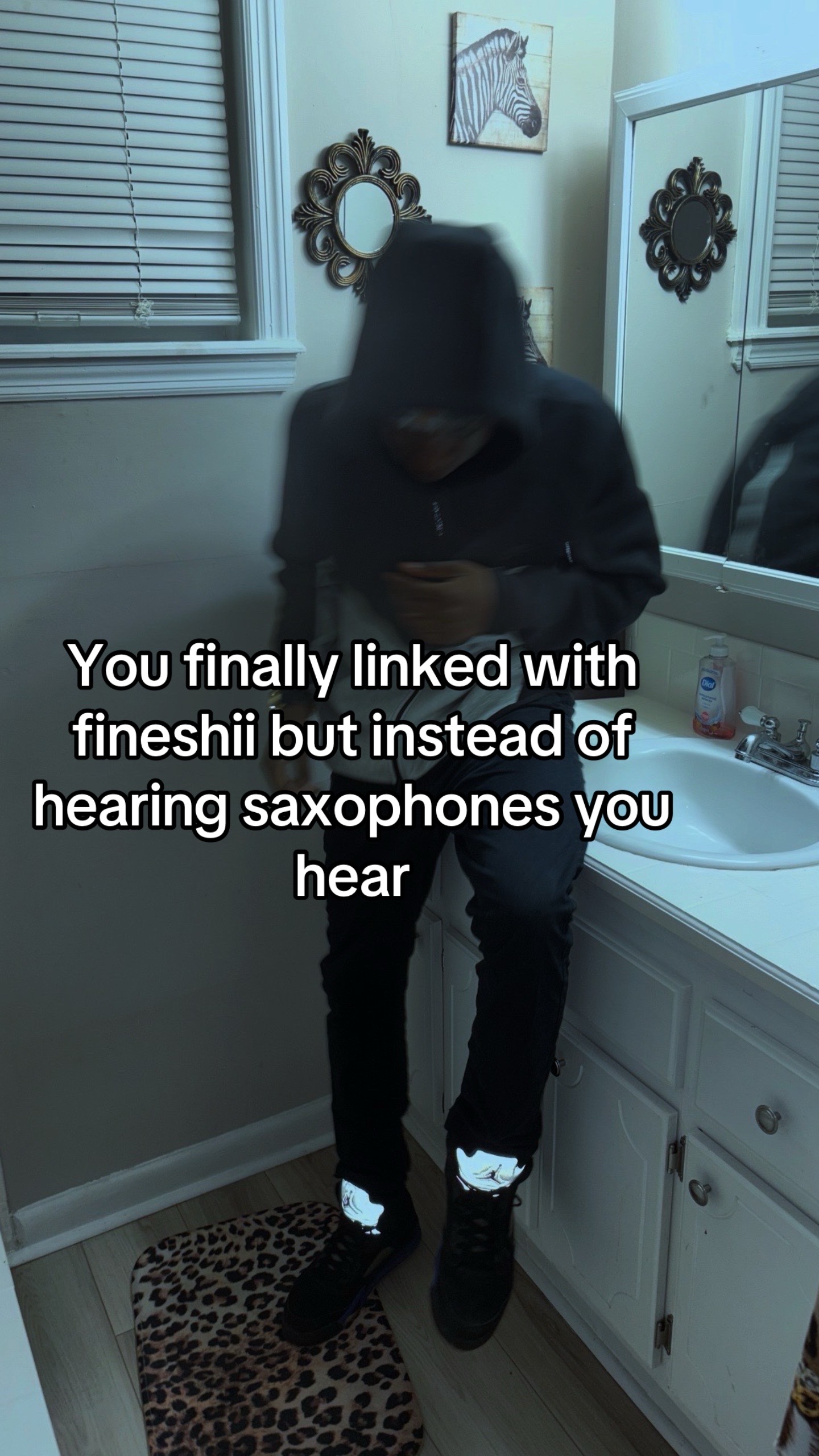 @⃟