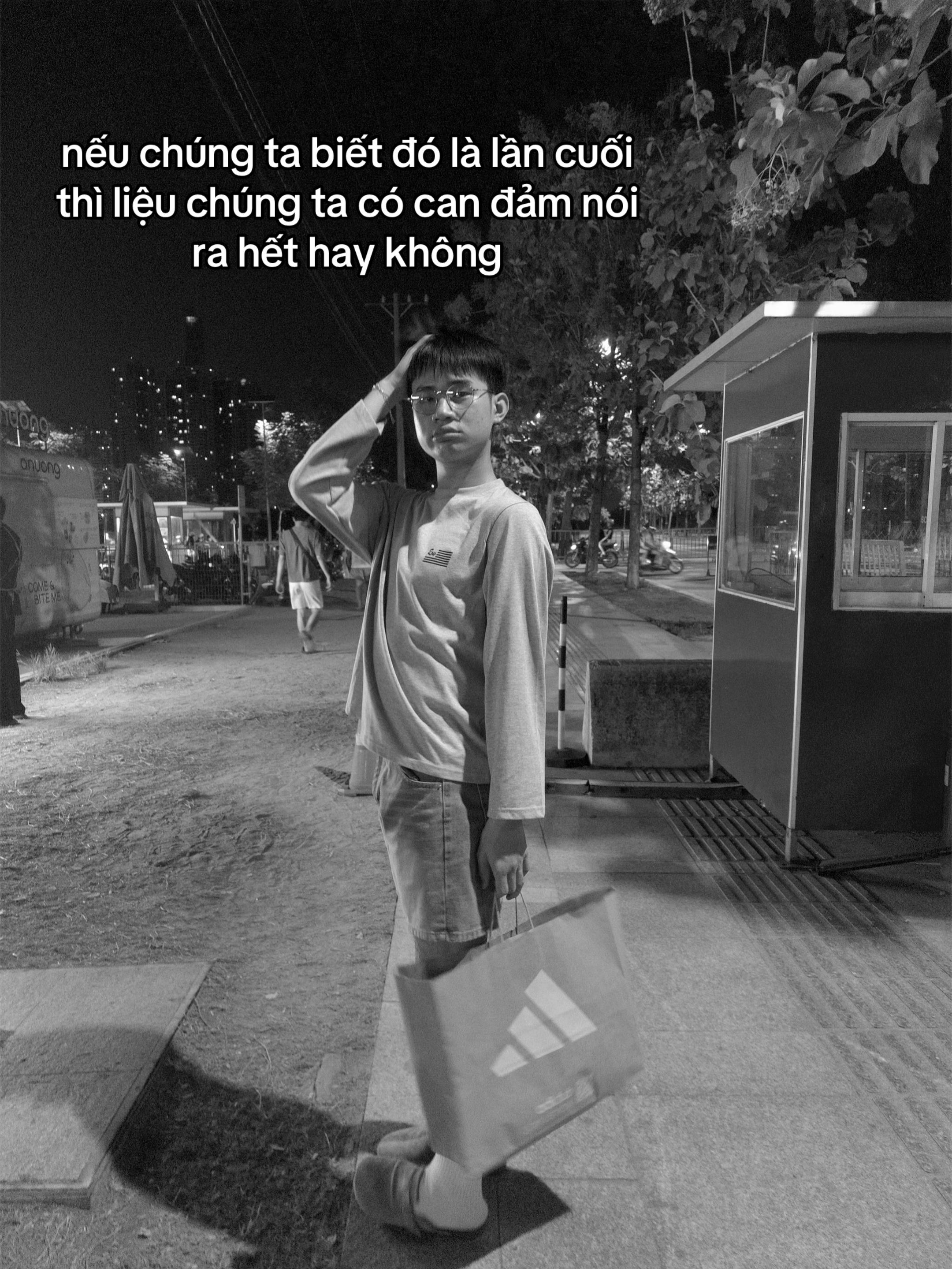 @thằng nhóc hay khóc