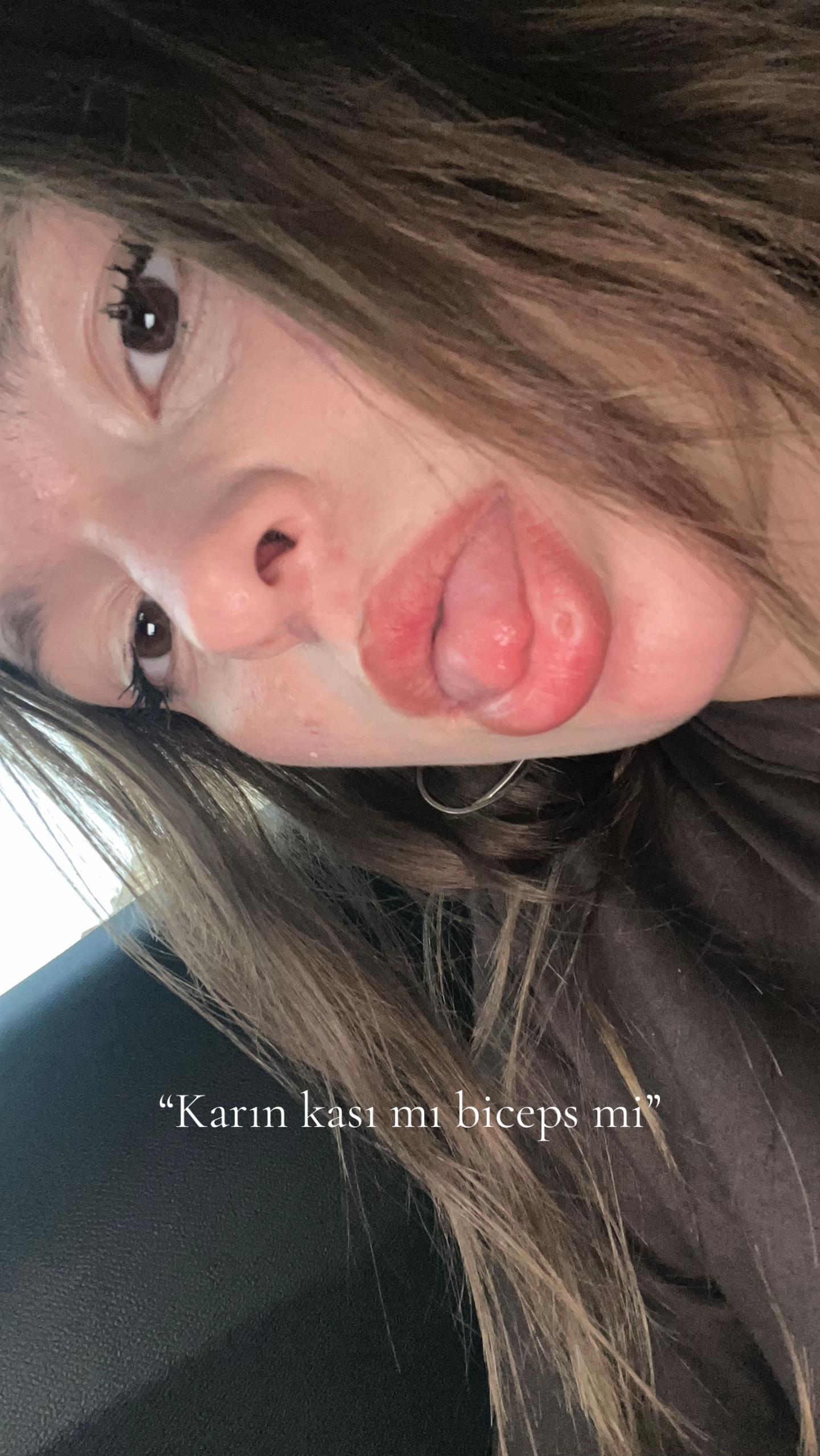 @𝒩𝒾𝒶