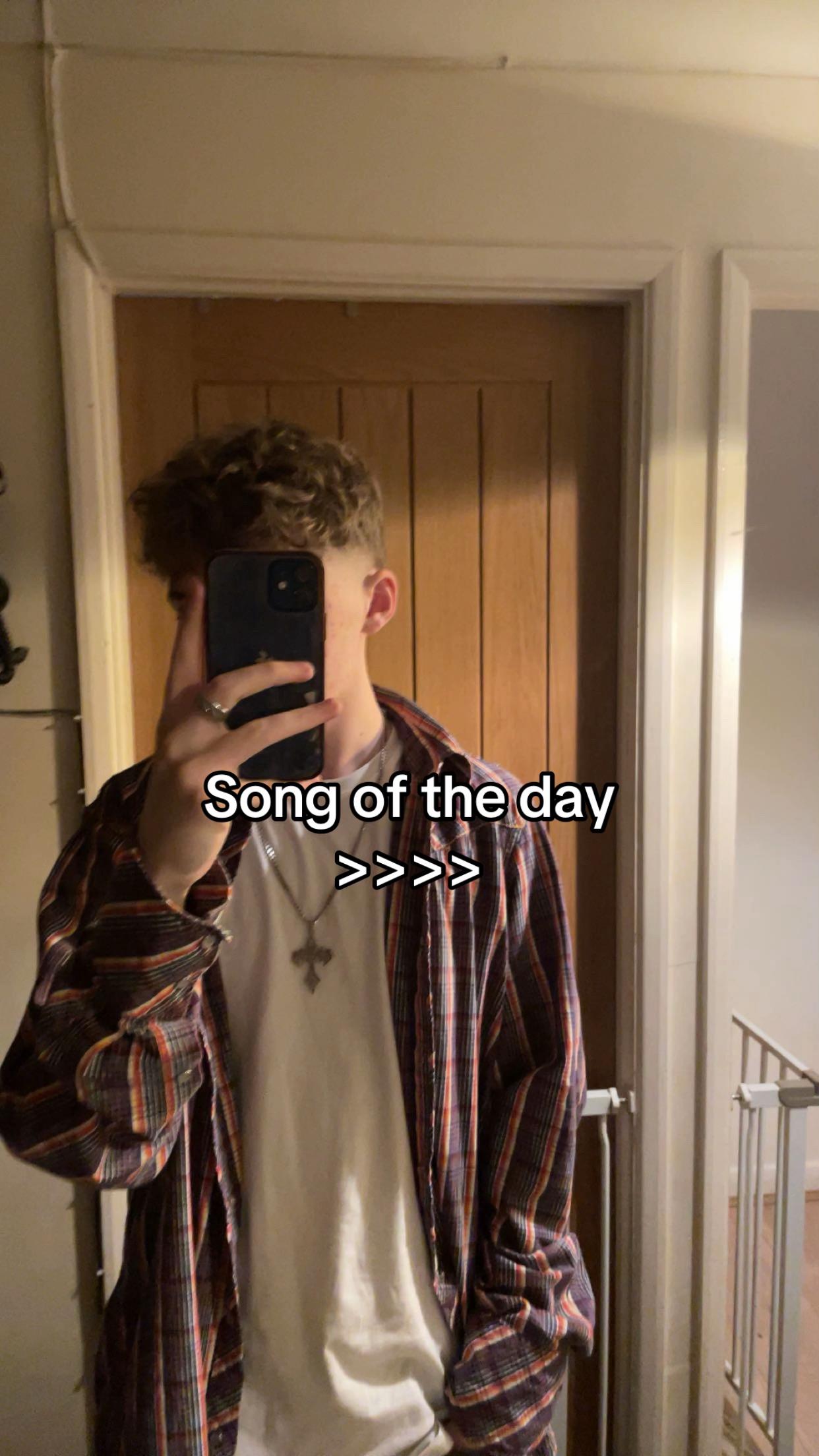 @✰