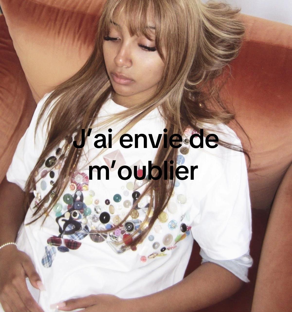@⋊
