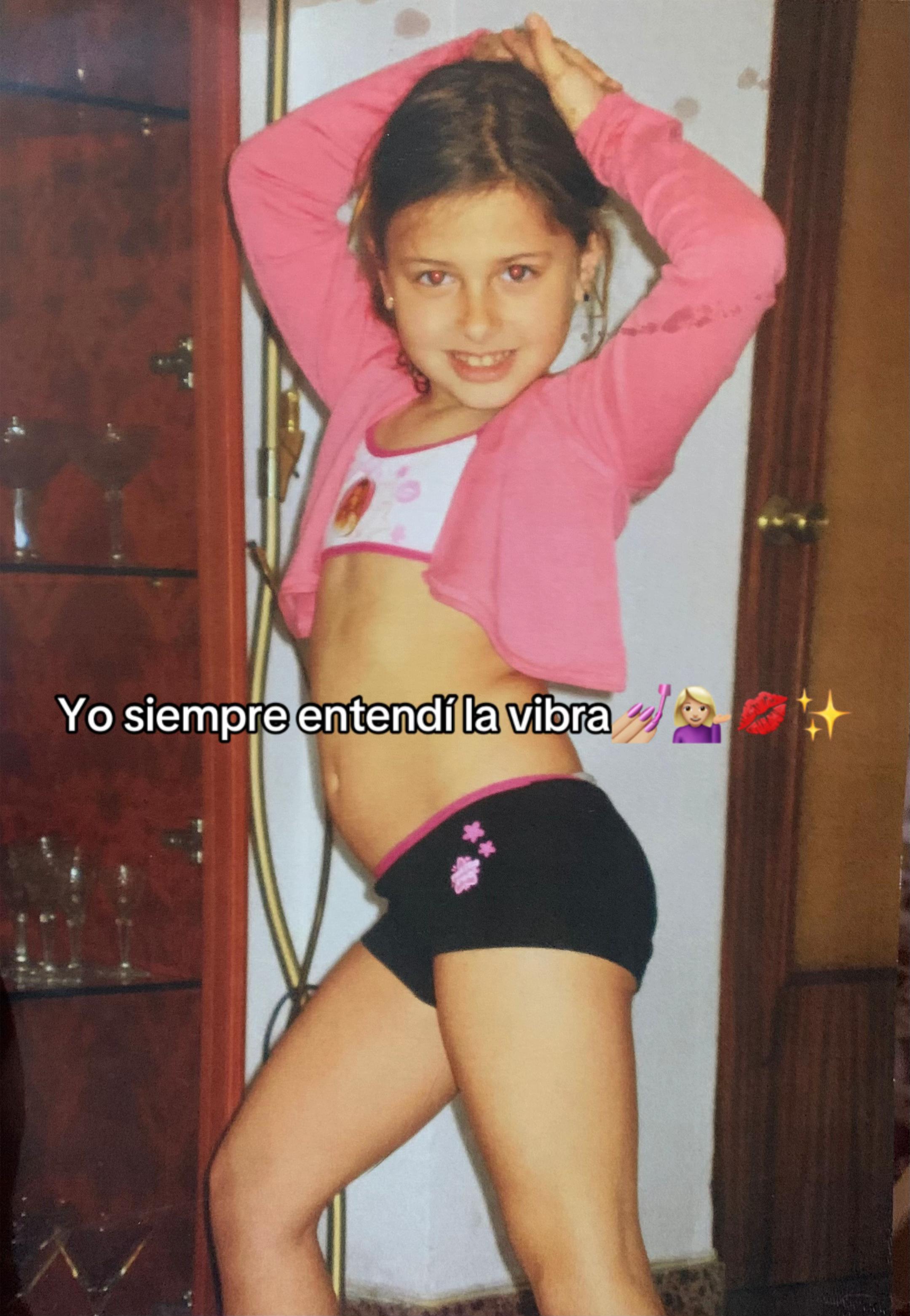@E L E N A