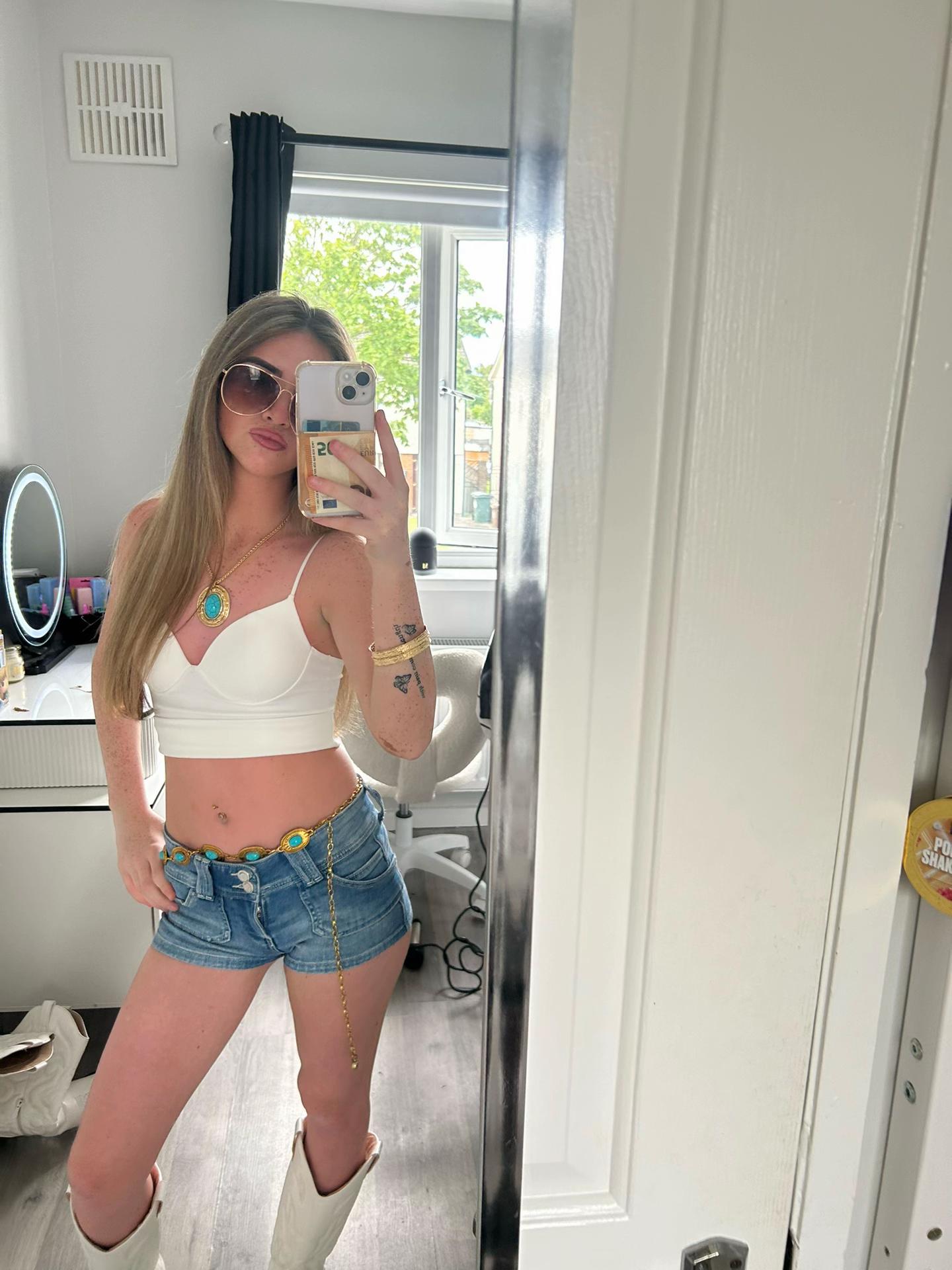 @hollyjenningsxx