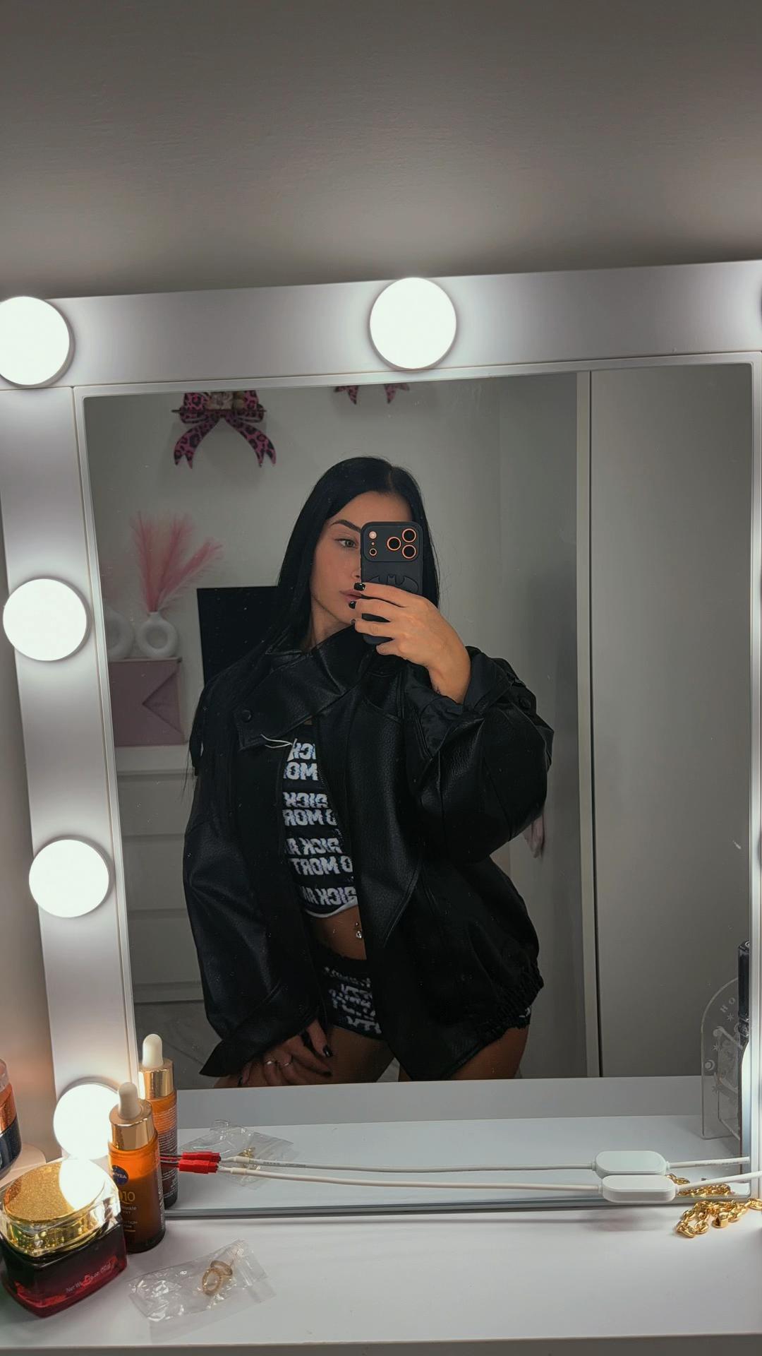 @tonyesara