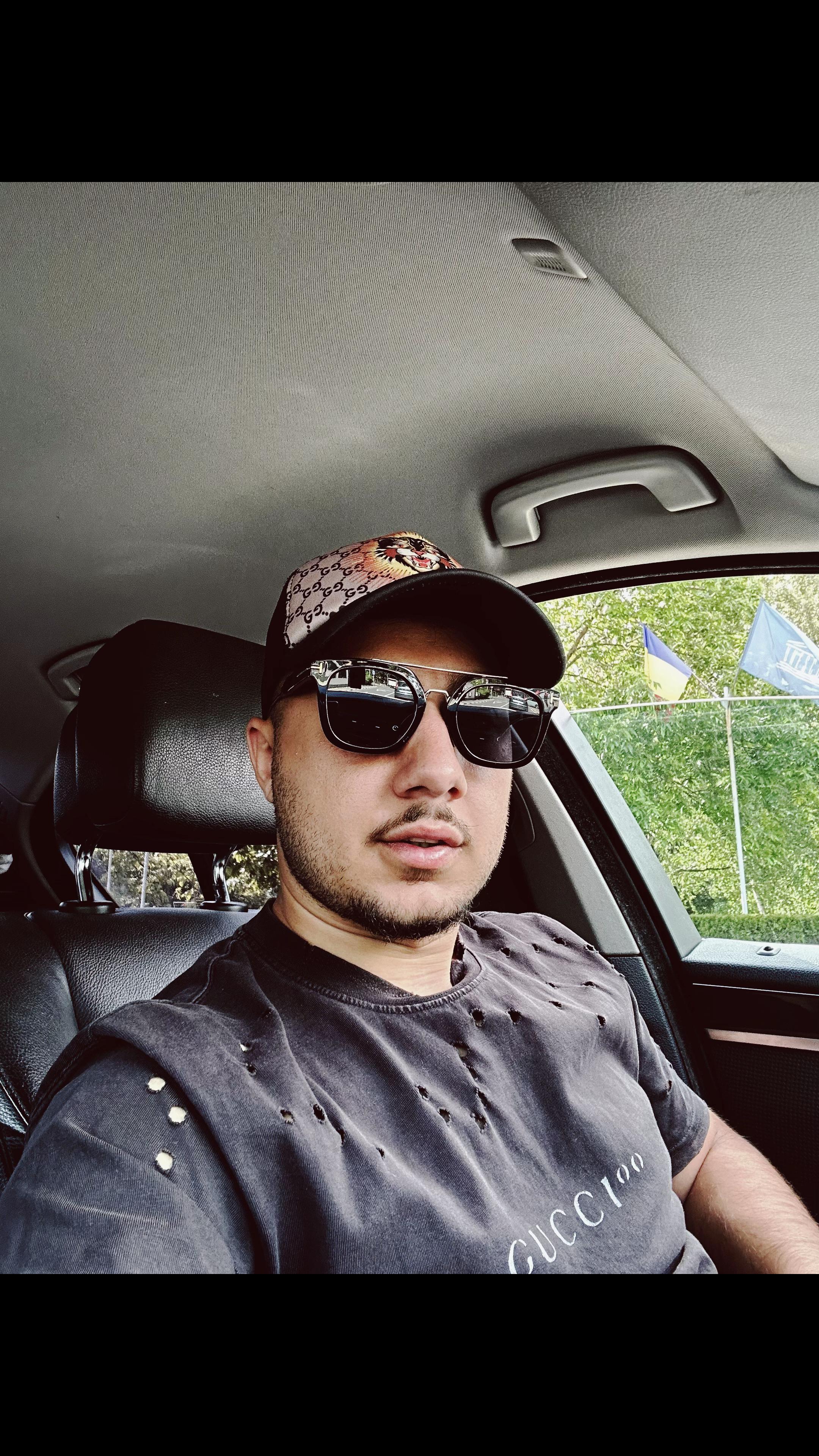 @Mădălinn