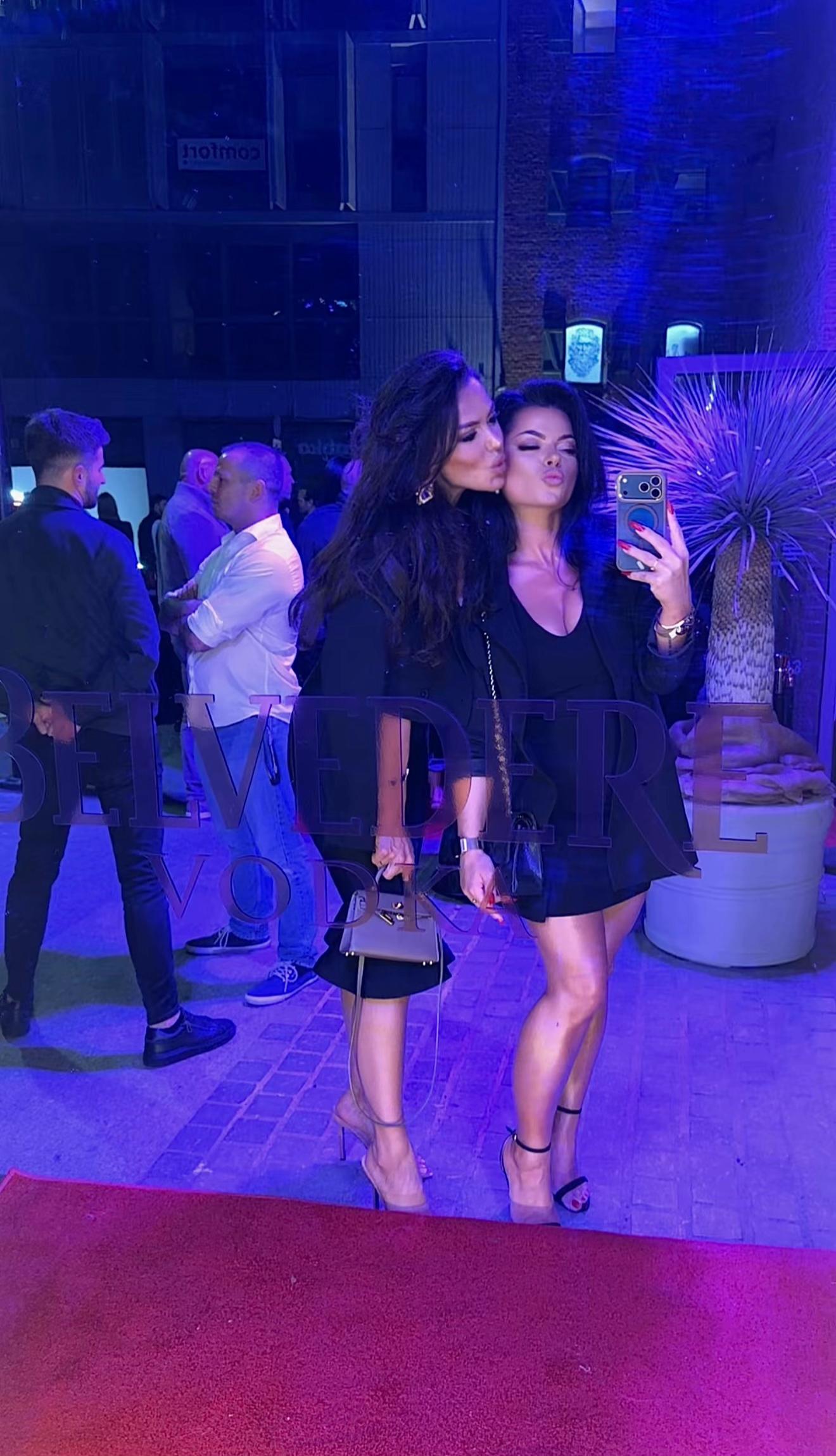 @Emilia_em__