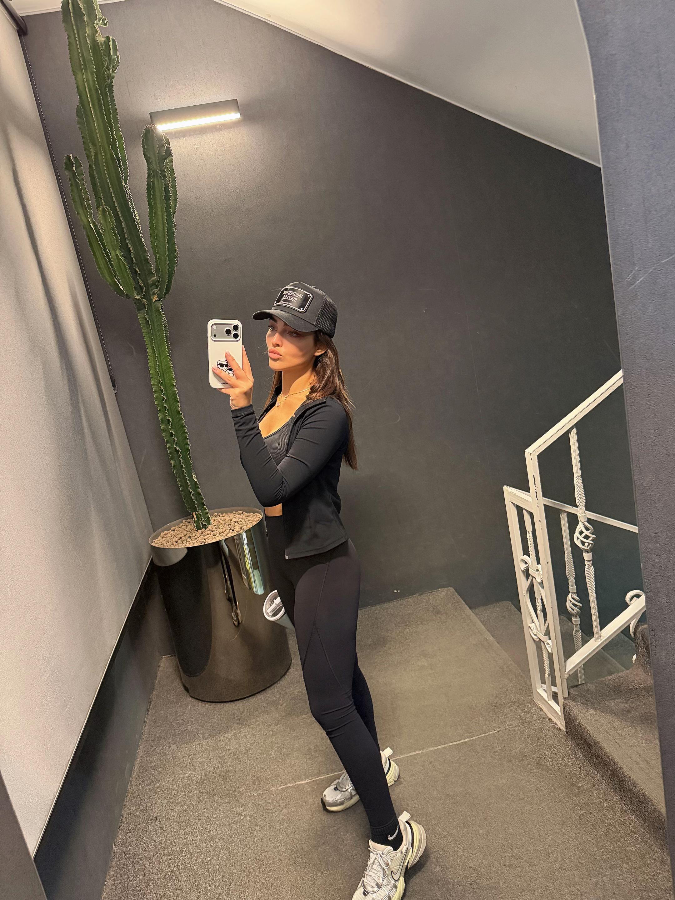 @Dorsaaaaaaa__