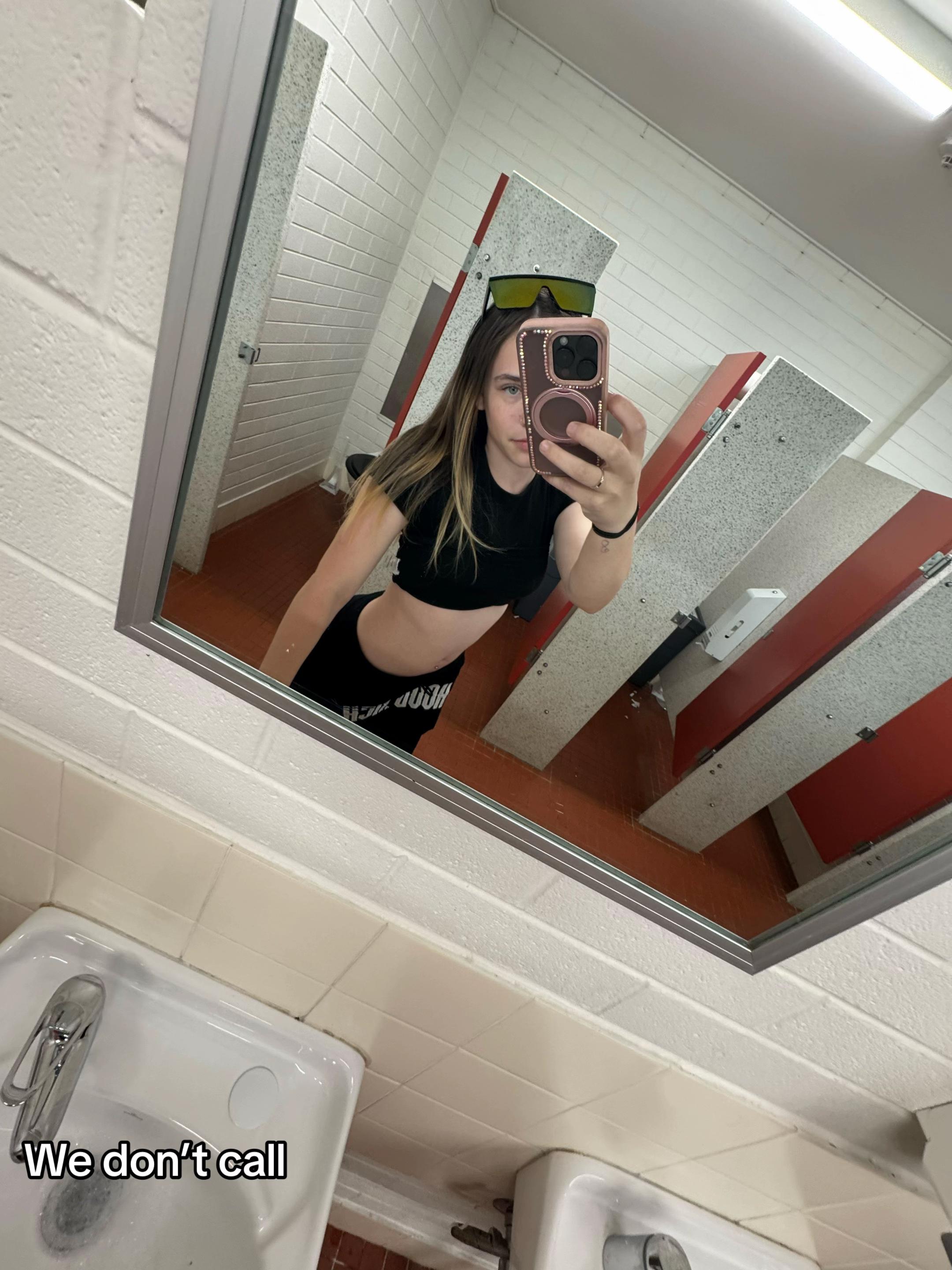 @🎭