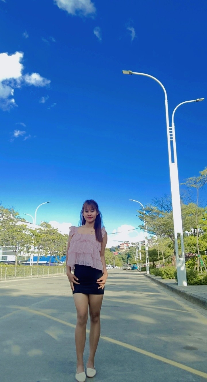 @Ma ခင်လေး"🍑🌻