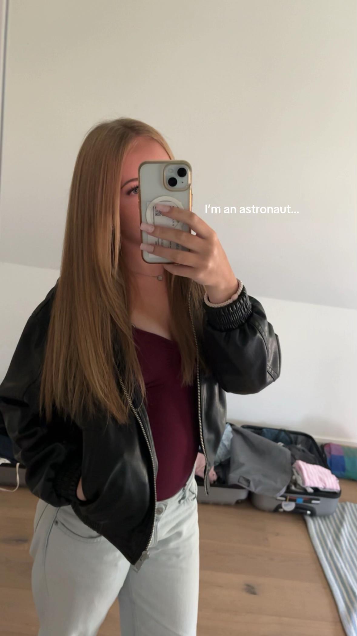 @𝐉.