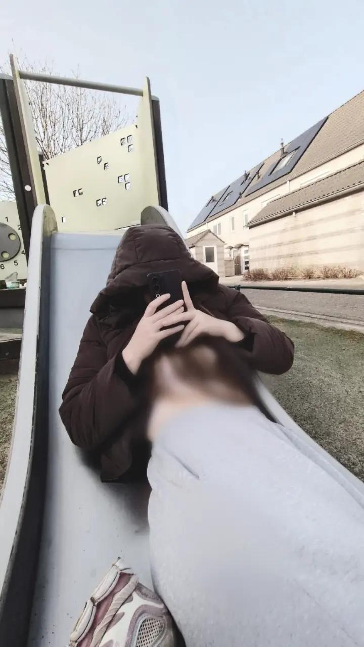 @daisymerollin
