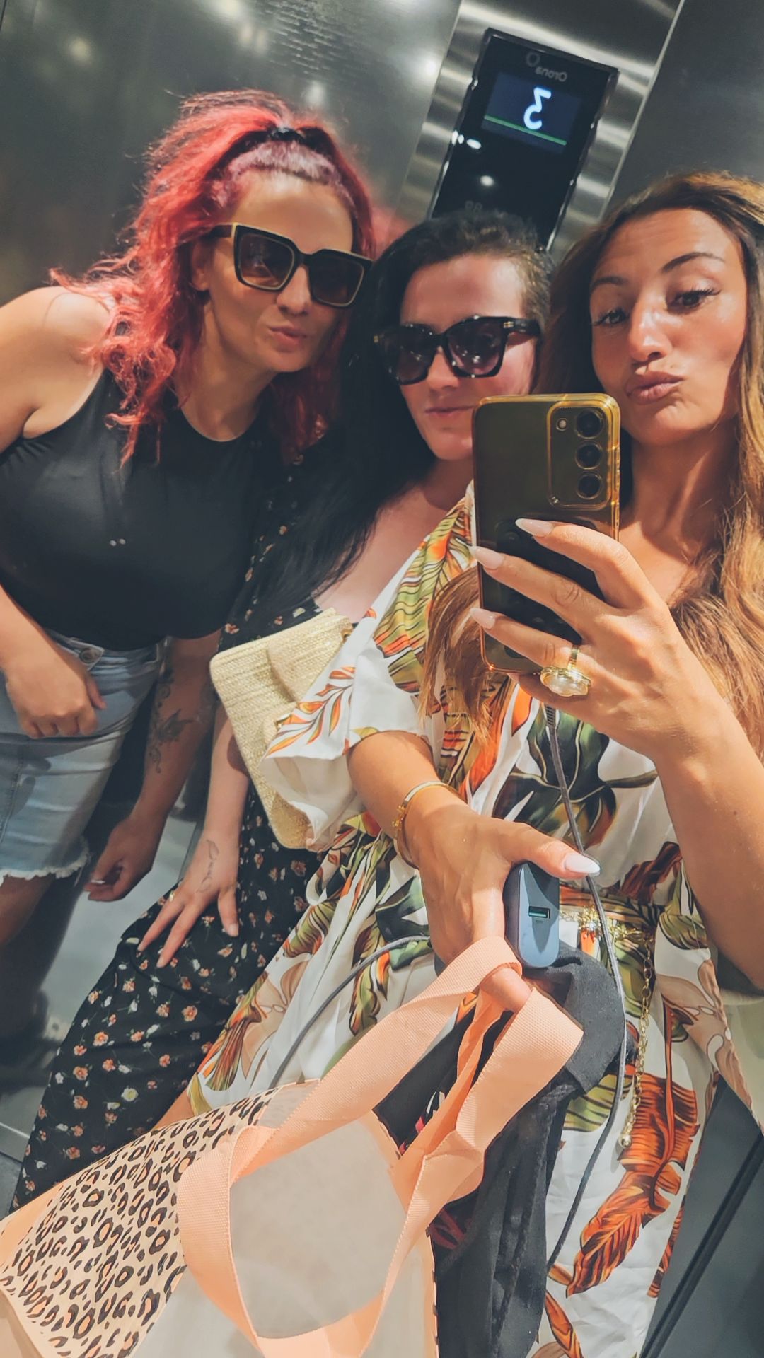 @Valentina Ri/Ka