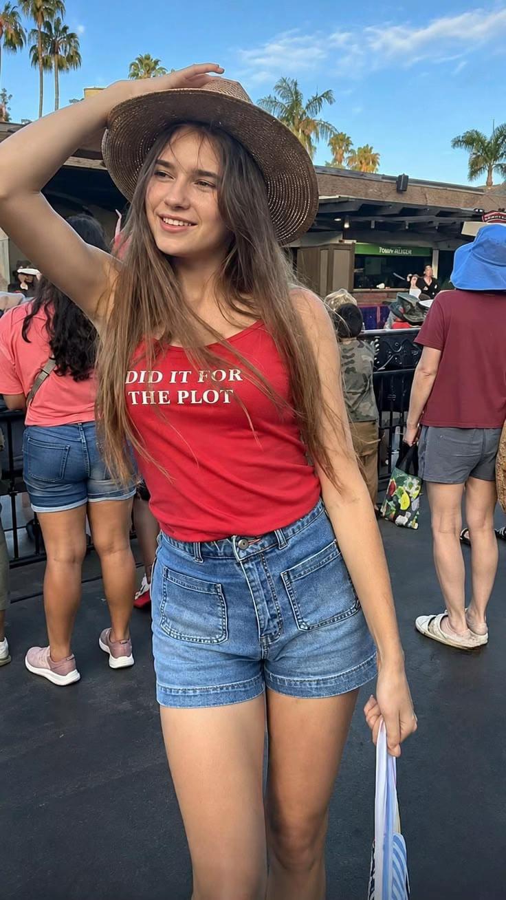 @Karolina Protsenko