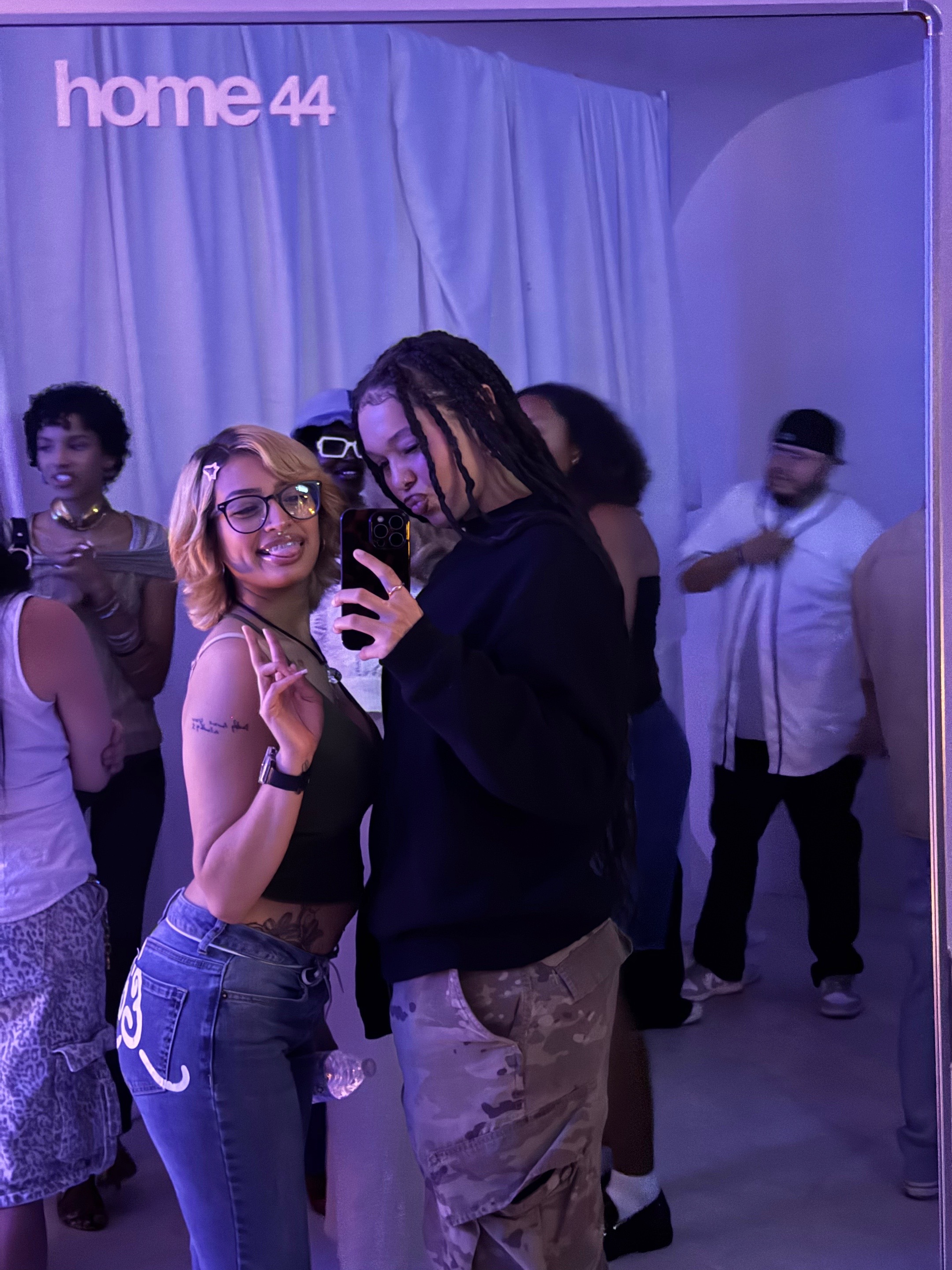 @𝓇𝑜𝓂𝒶𝓃𝒶 <3