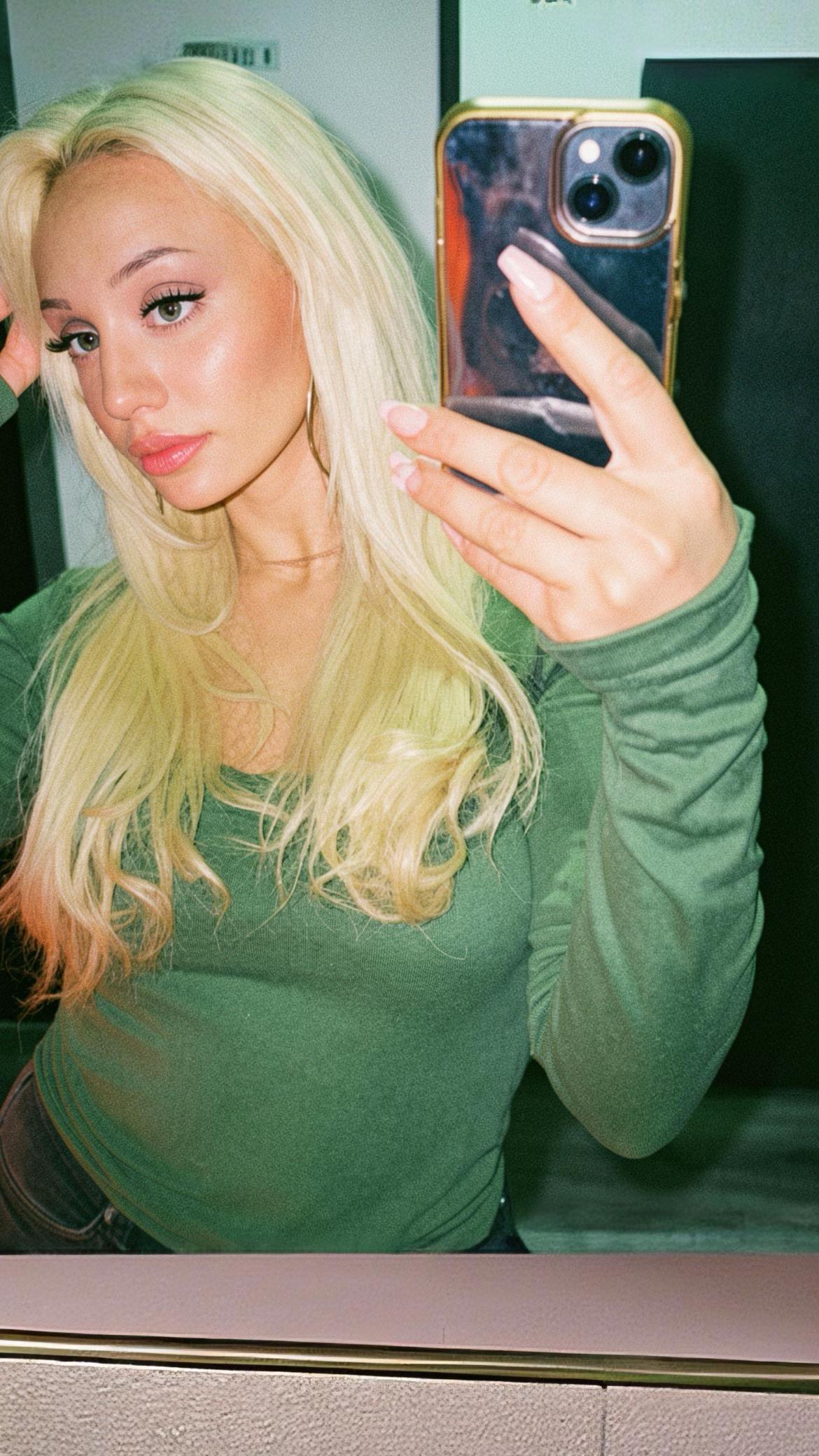 @bellaa_blond