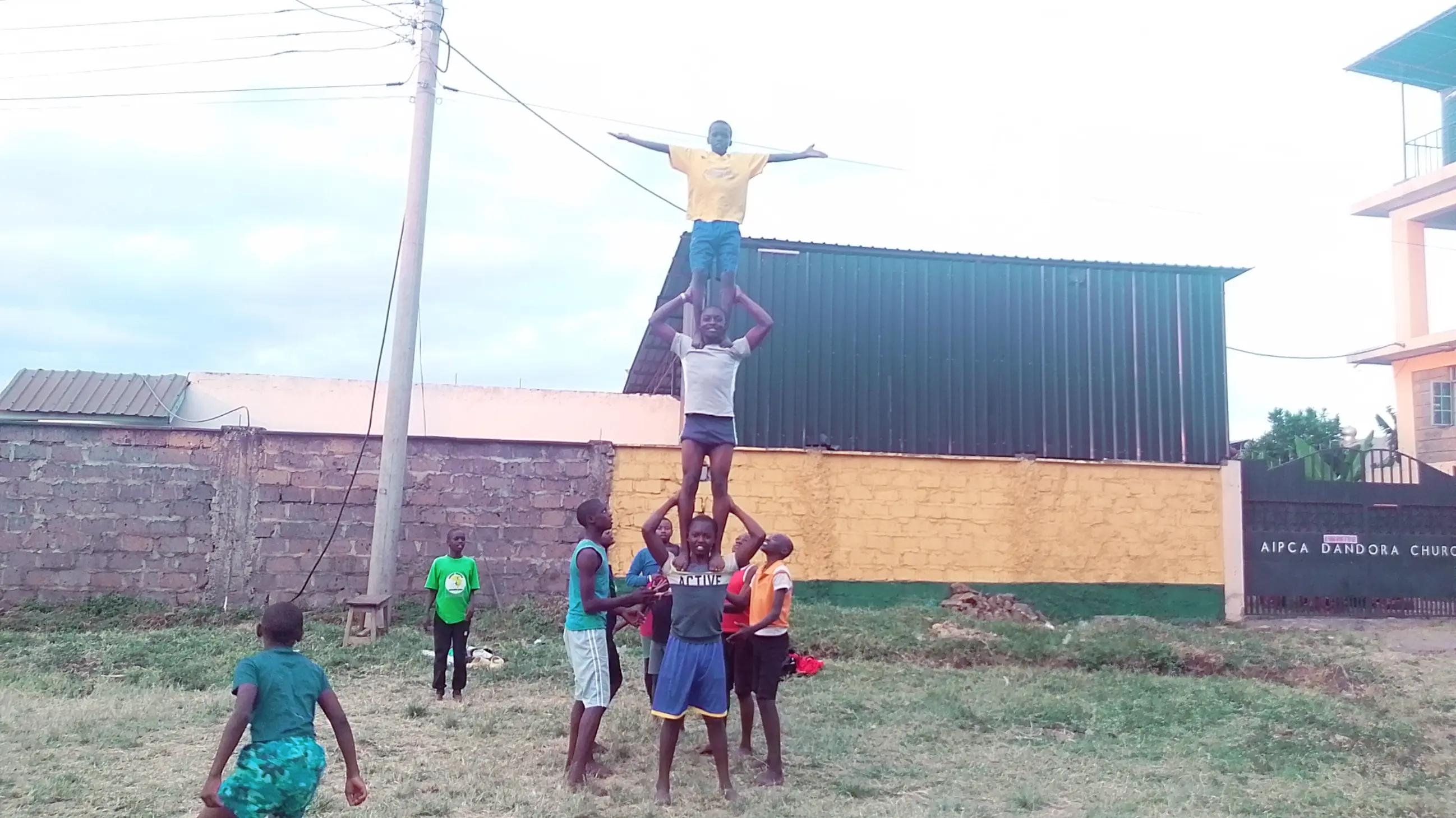 @CHUIS'EMPIREACRODANCECIRCUS254