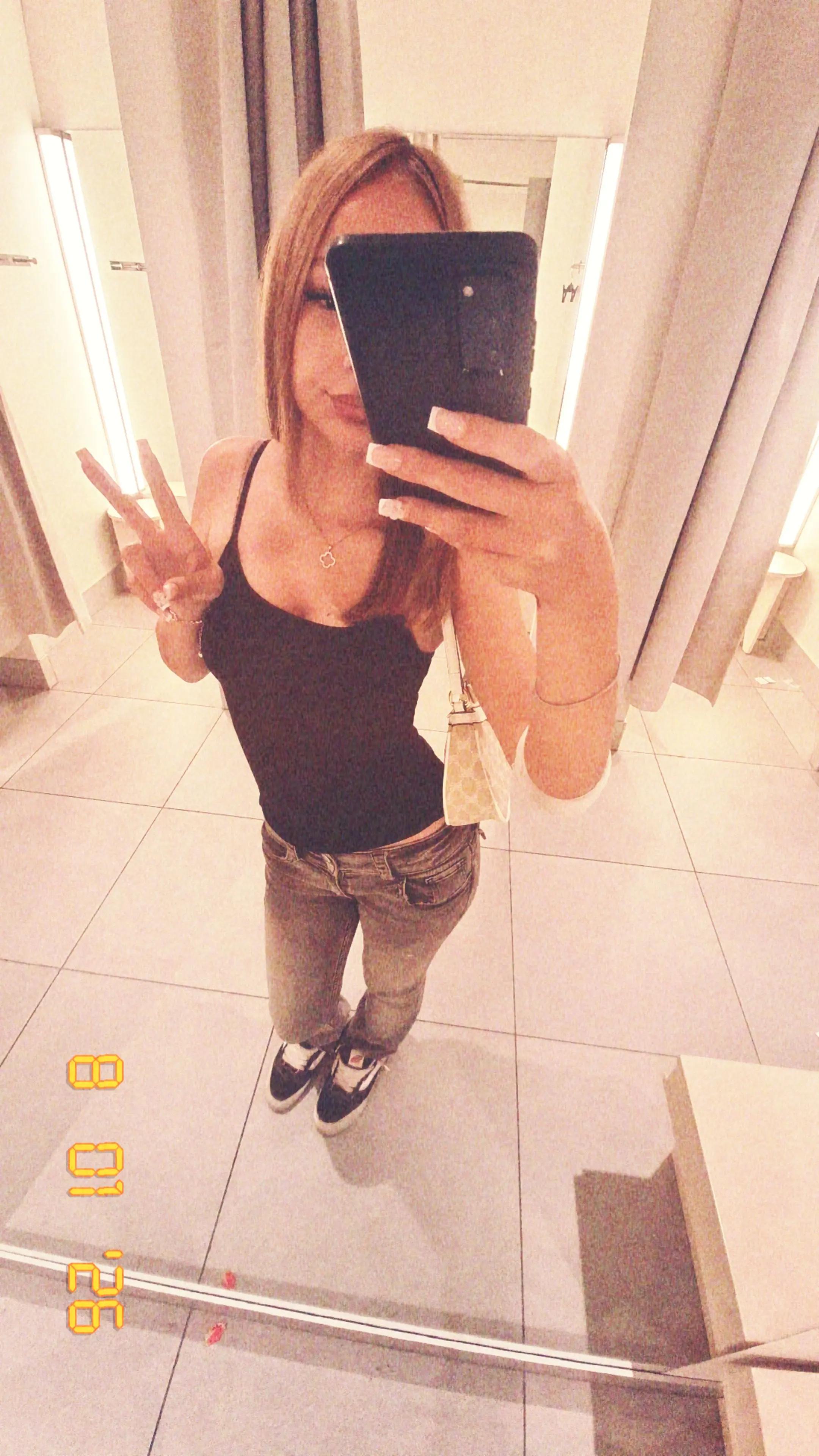 @⋆˚࿔sofie𝜗𝜚˚