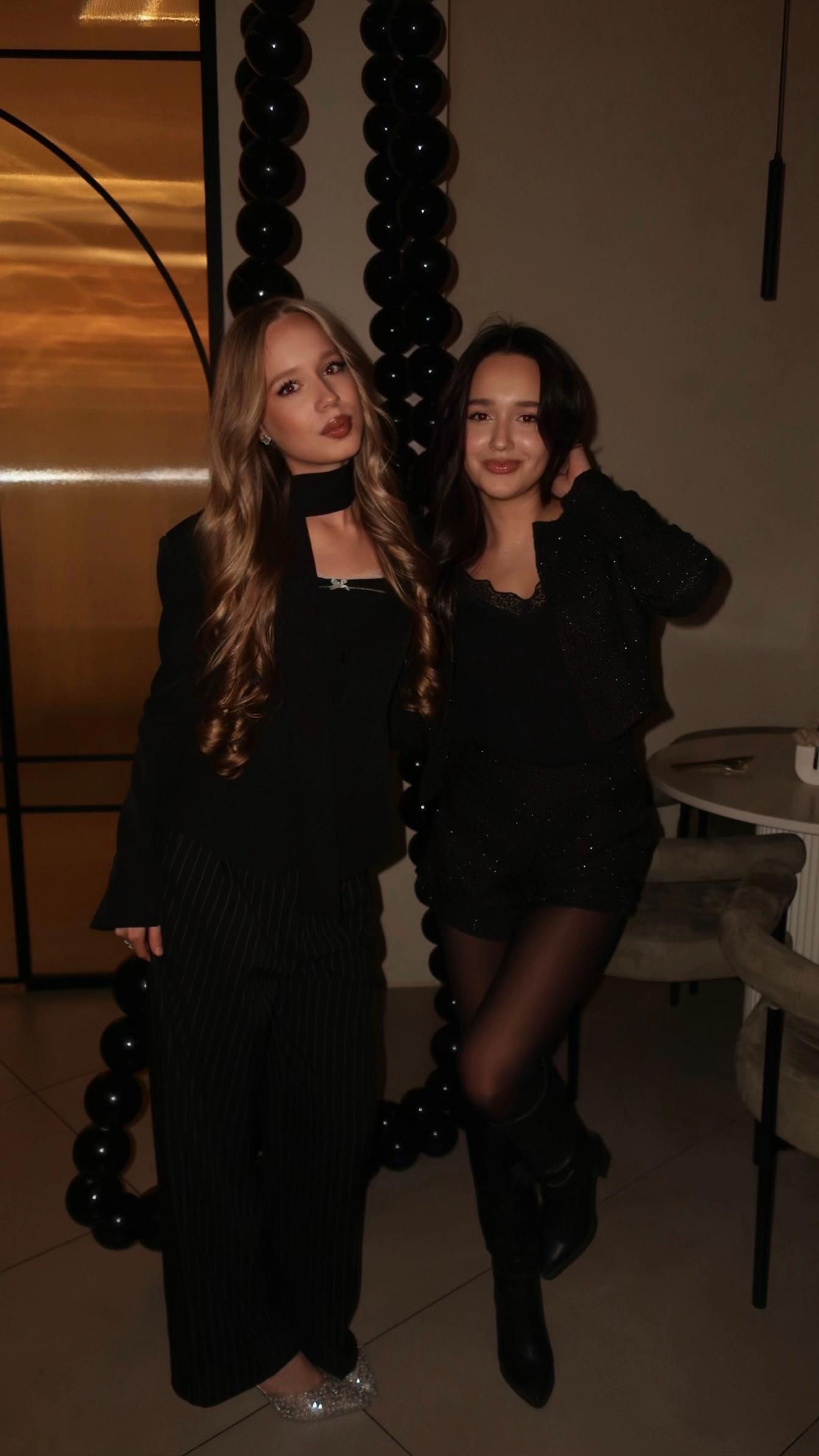 @𝒟.